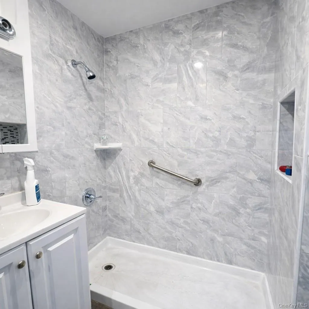 9145 85th Street, New York, NY, 3 Bedrooms Bedrooms, 6 Rooms Rooms,1 BathroomBathrooms,Residential,For Rent,85th,0,1017037 9145 85th Street, New York, NY, 3 Bedrooms Bedrooms, 6 Rooms Rooms,1 BathroomBathrooms,Residential,For Rent,85th,0,1017037