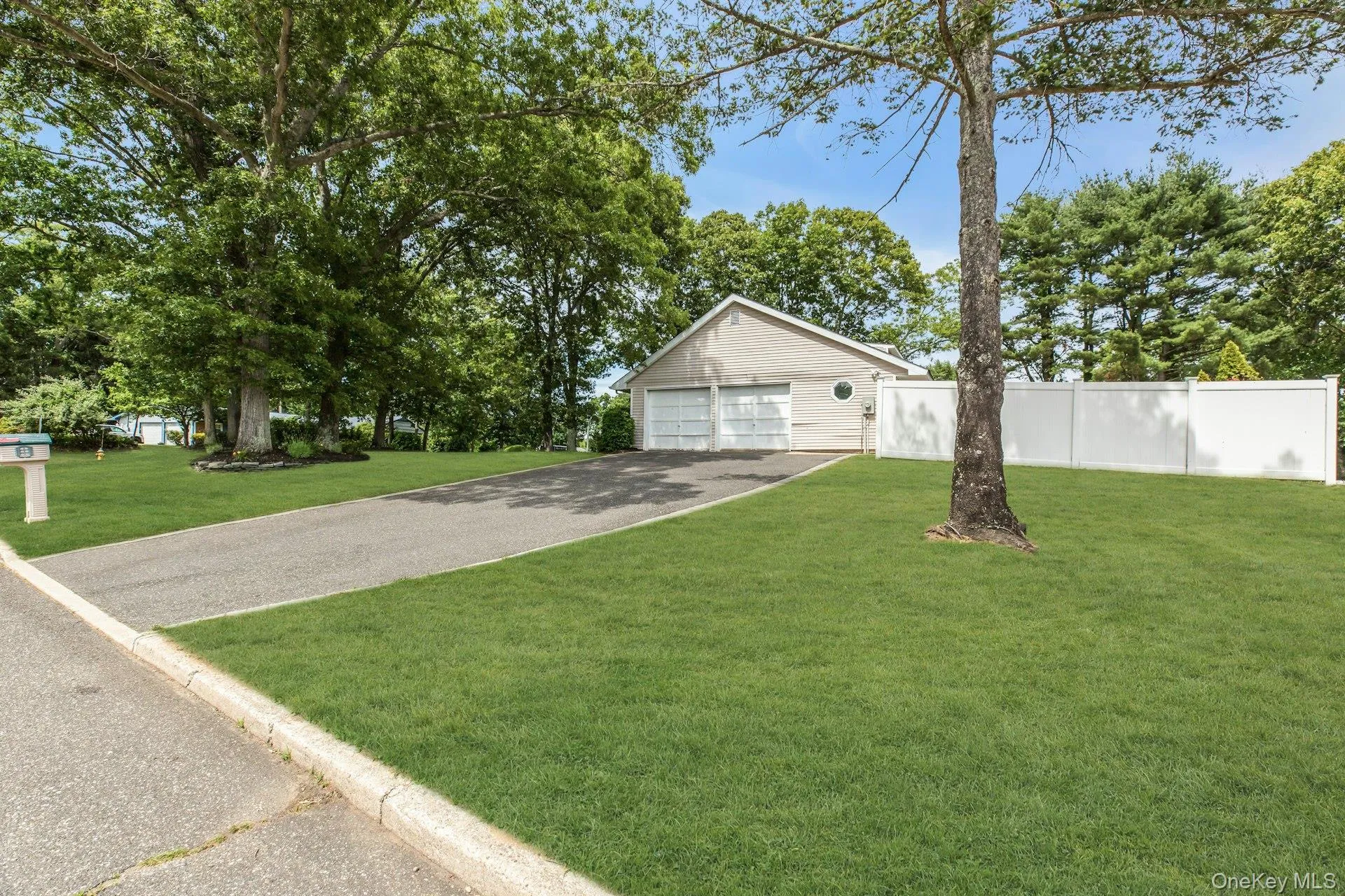 23 Bently Lane, Brookhaven, NY, 5 Bedrooms Bedrooms, 9 Rooms Rooms,3 BathroomsBathrooms,Residential,For Rent,Bently,0,KEY1017039 23 Bently Lane, Brookhaven, NY, 5 Bedrooms Bedrooms, 9 Rooms Rooms,3 BathroomsBathrooms,Residential,For Rent,Bently,0,KEY1017039
