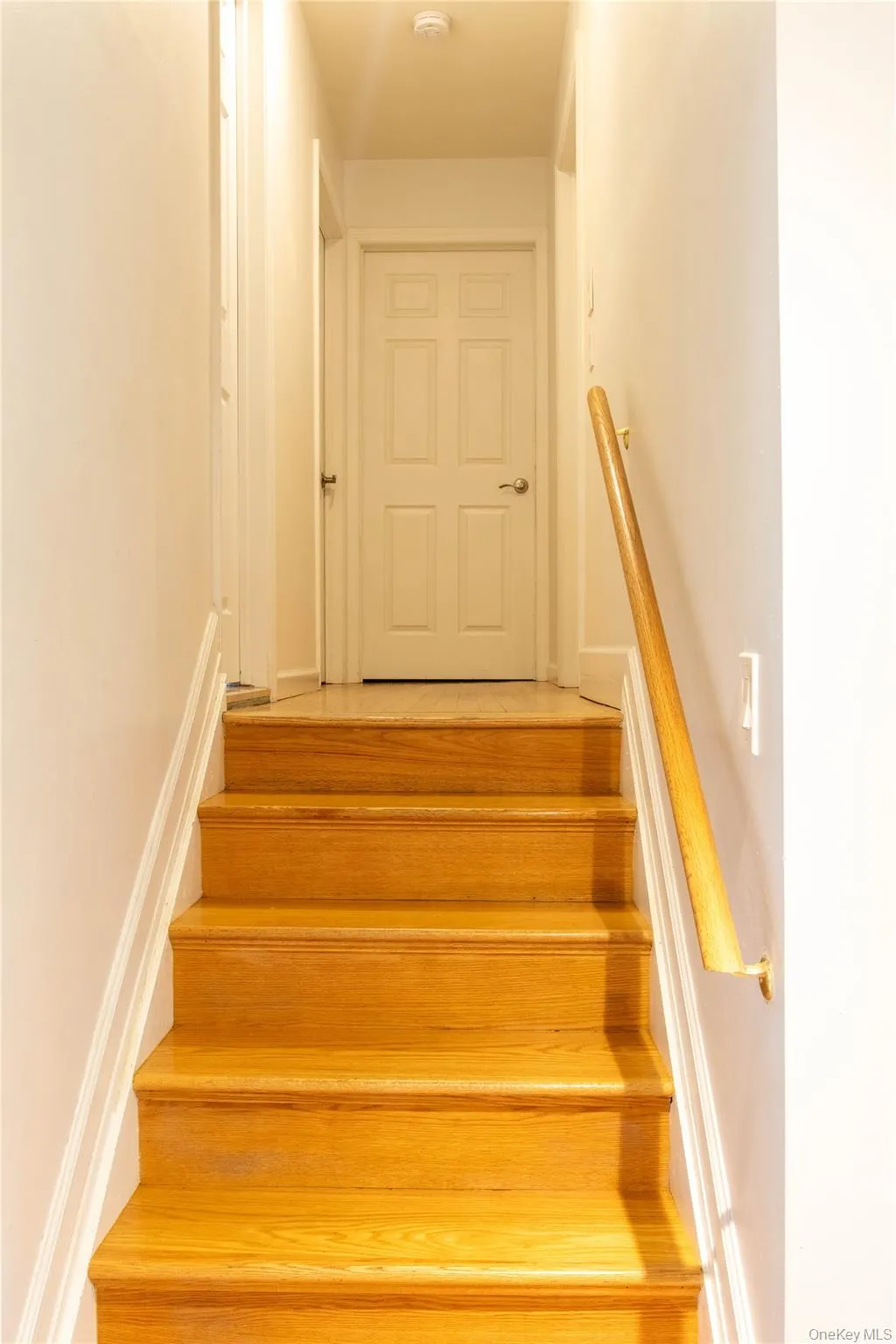 Stairs from Main Level up to Bedrooms and Bathrooms Stairs from Main Level up to Bedrooms and Bathrooms