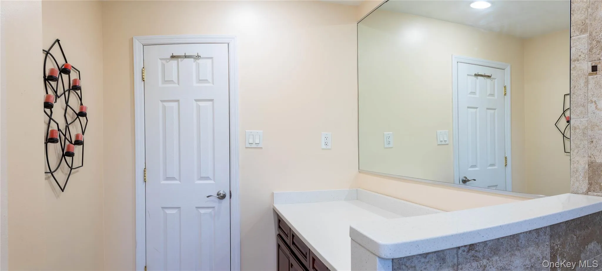 Updated Full Bathroom with Spacious Vanity and Counter Space Updated Full Bathroom with Spacious Vanity and Counter Space
