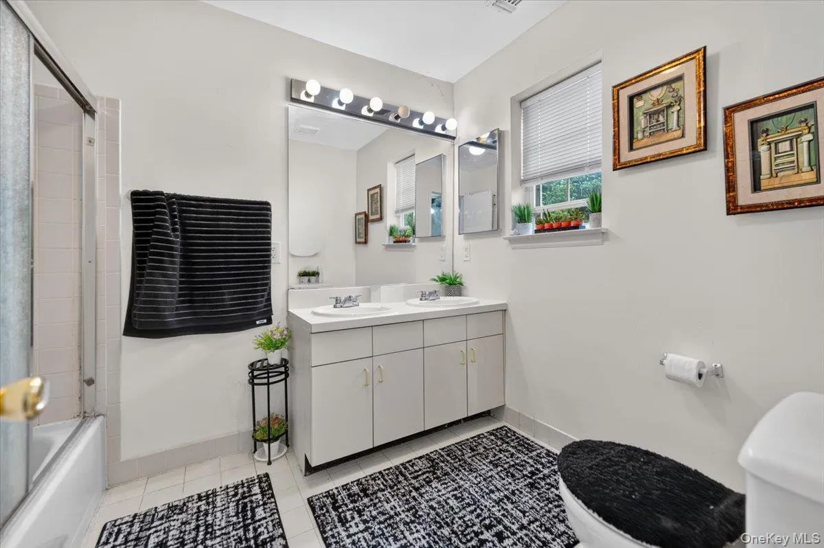 Unit # 41 Full Bathroom Unit # 41 Full Bathroom