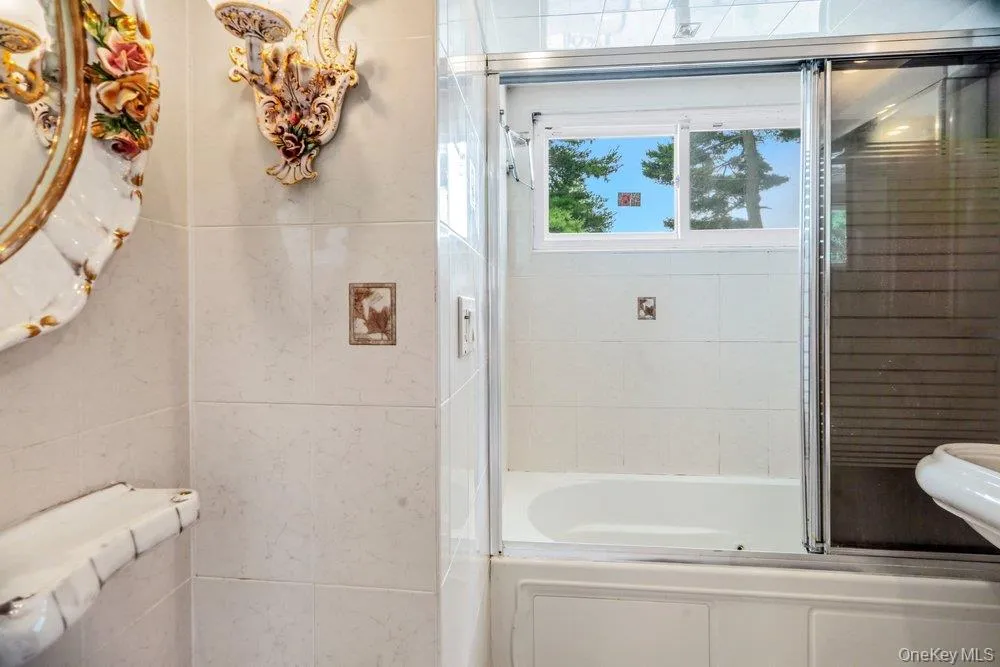 2nd Bathroom 2nd Bathroom