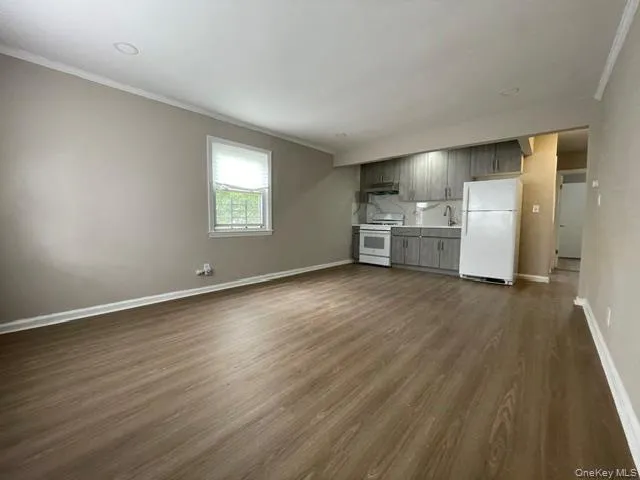 124-01 Hillside Avenue, New York, NY, 3 Bedrooms Bedrooms, 5 Rooms Rooms,1 BathroomBathrooms,Residential Lease,For Rent,Hillside,0,KEY1017059 124-01 Hillside Avenue, New York, NY, 3 Bedrooms Bedrooms, 5 Rooms Rooms,1 BathroomBathrooms,Residential Lease,For Rent,Hillside,0,KEY1017059