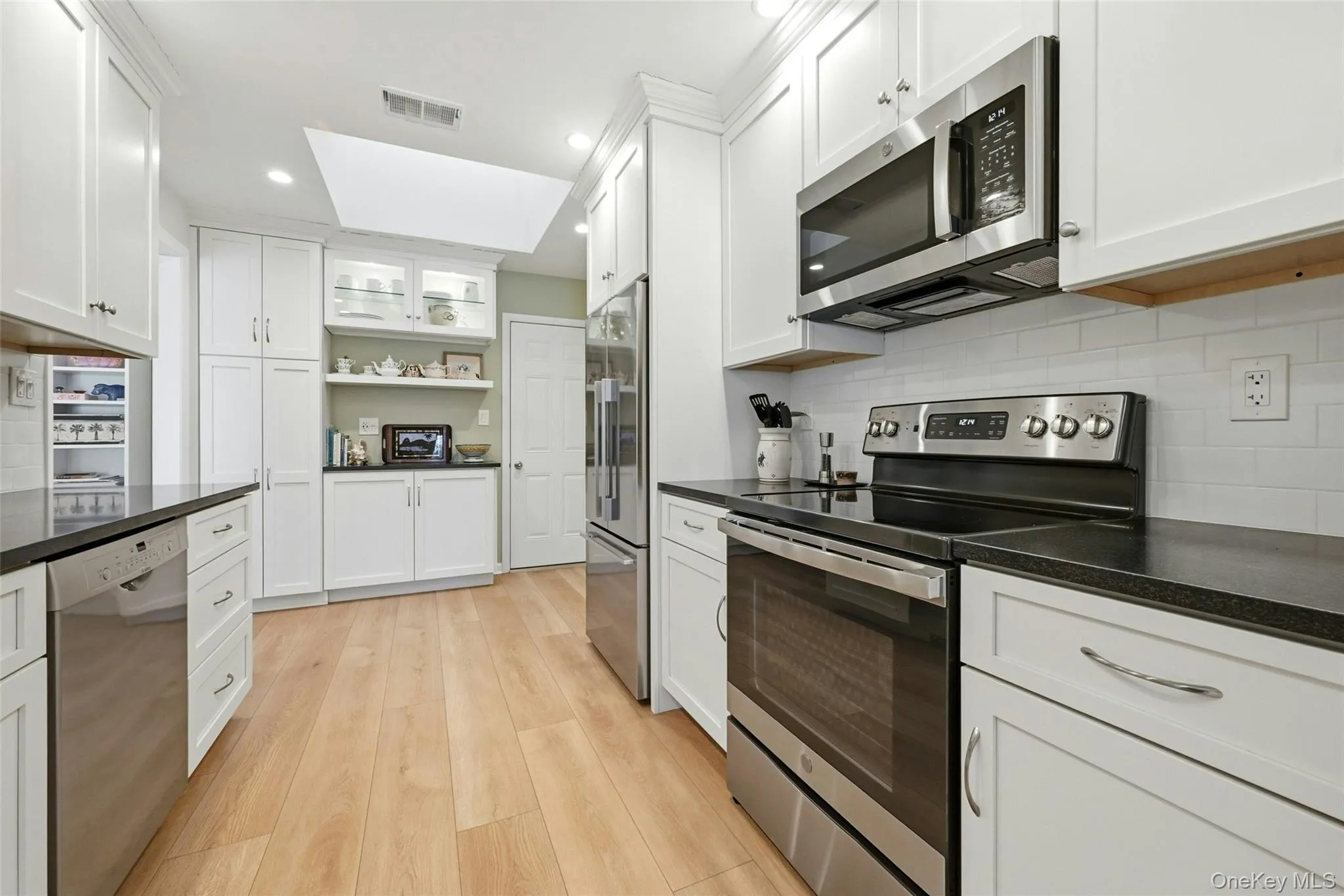 210 Elton Court, Smithtown, NY, 2 Bedrooms Bedrooms, 5 Rooms Rooms,2 BathroomsBathrooms,Residential,For Rent,Elton,0,KEY1017062 210 Elton Court, Smithtown, NY, 2 Bedrooms Bedrooms, 5 Rooms Rooms,2 BathroomsBathrooms,Residential,For Rent,Elton,0,KEY1017062
