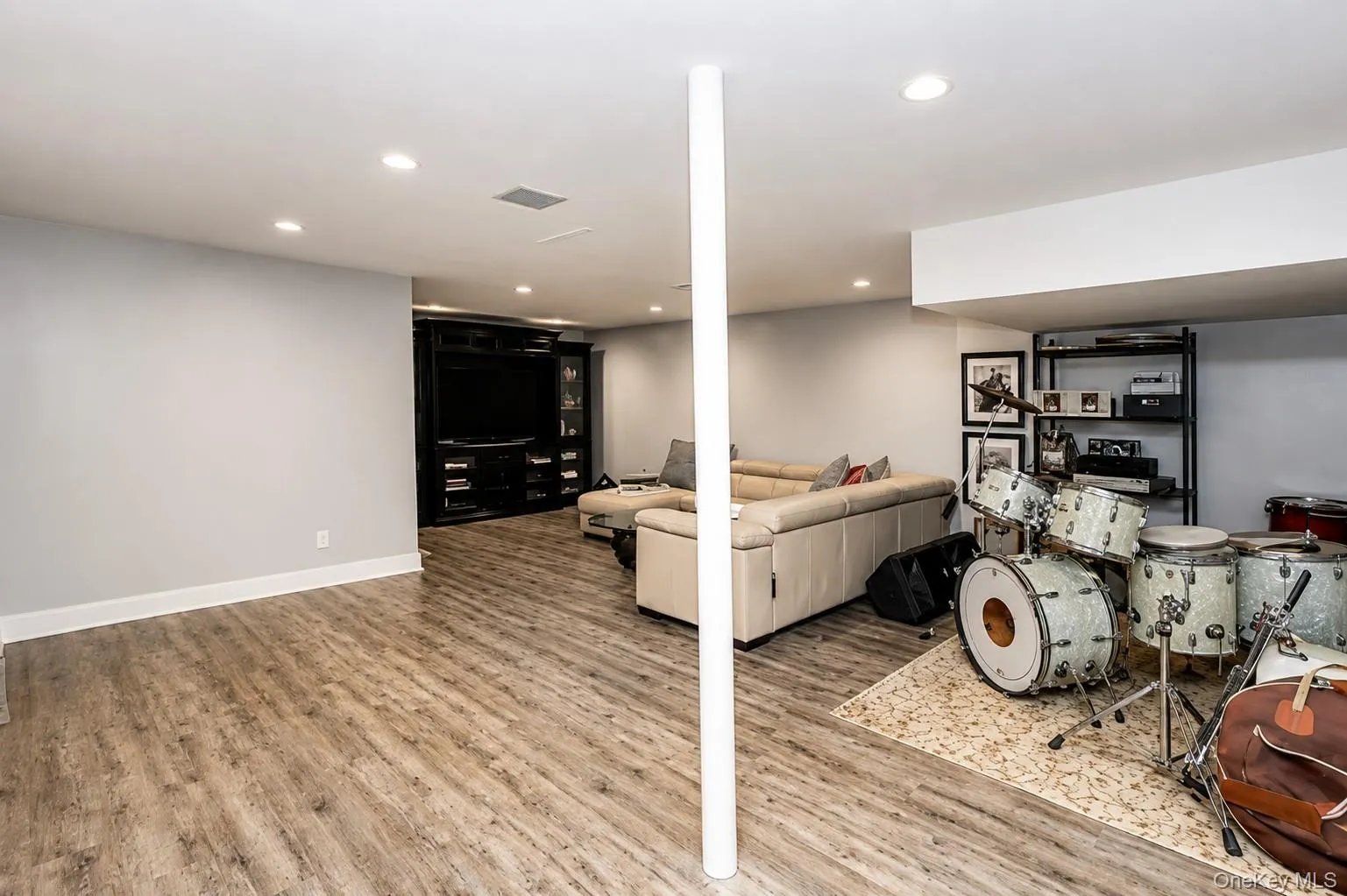 27 Hunt Court, Oyster Bay, NY, 3 Bedrooms Bedrooms, 8 Rooms Rooms,2 BathroomsBathrooms,Residential,For Rent,Hunt,0,KEY1017063 27 Hunt Court, Oyster Bay, NY, 3 Bedrooms Bedrooms, 8 Rooms Rooms,2 BathroomsBathrooms,Residential,For Rent,Hunt,0,KEY1017063