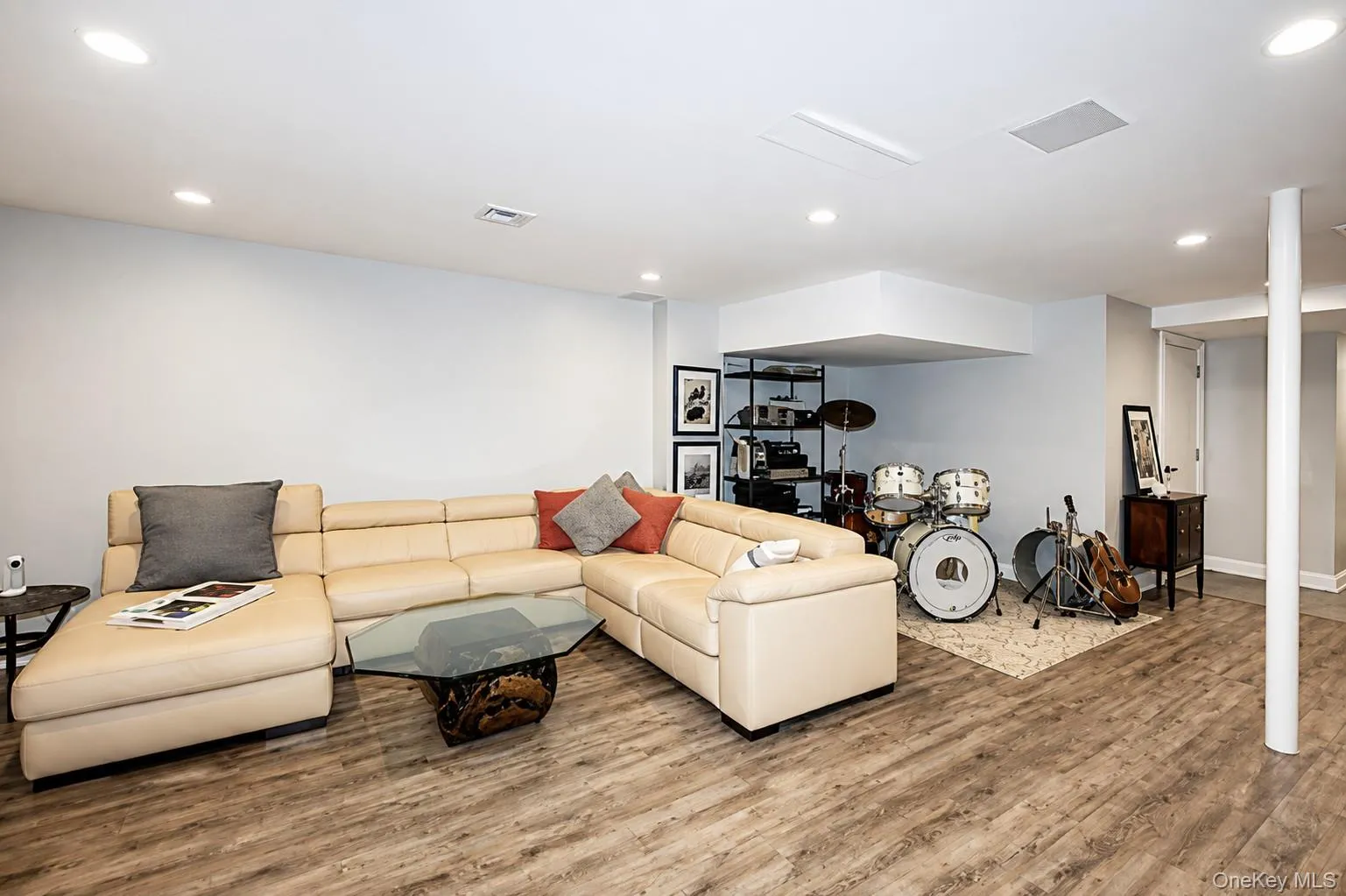 27 Hunt Court, Oyster Bay, NY, 3 Bedrooms Bedrooms, 8 Rooms Rooms,2 BathroomsBathrooms,Residential,For Rent,Hunt,0,KEY1017063 27 Hunt Court, Oyster Bay, NY, 3 Bedrooms Bedrooms, 8 Rooms Rooms,2 BathroomsBathrooms,Residential,For Rent,Hunt,0,KEY1017063