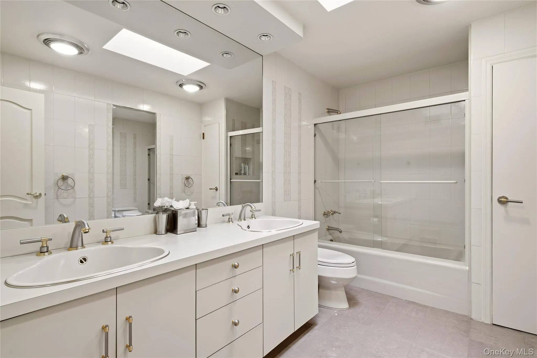 5 Victorian Lane, Oyster Bay, NY, 5 Bedrooms Bedrooms, 14 Rooms Rooms,6 BathroomsBathrooms,Residential,For Rent,Victorian,0,KEY1017067 5 Victorian Lane, Oyster Bay, NY, 5 Bedrooms Bedrooms, 14 Rooms Rooms,6 BathroomsBathrooms,Residential,For Rent,Victorian,0,KEY1017067