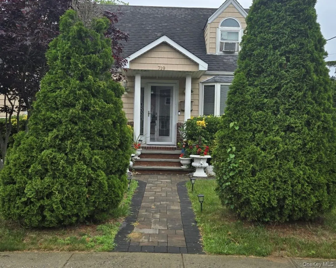 719 Oriole Avenue, Hempstead, NY, 4 Bedrooms Bedrooms, 7 Rooms Rooms,3 BathroomsBathrooms,Residential,For Rent,Oriole,0,KEY1017068 719 Oriole Avenue, Hempstead, NY, 4 Bedrooms Bedrooms, 7 Rooms Rooms,3 BathroomsBathrooms,Residential,For Rent,Oriole,0,KEY1017068
