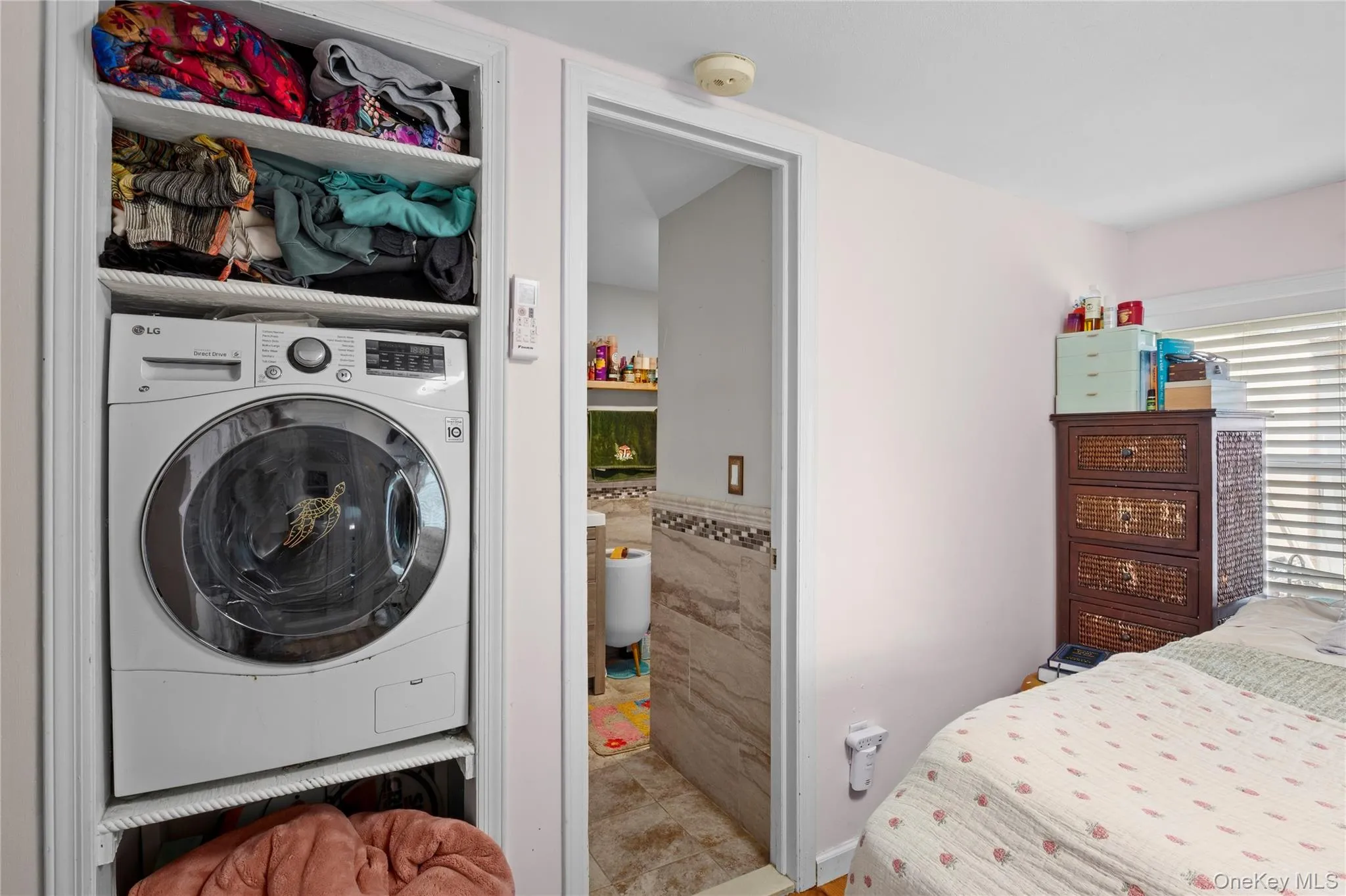 23 Edgewood Avenue, Brookhaven, NY, 1 Bedroom Bedrooms, 3 Rooms Rooms,1 BathroomBathrooms,Residential,For Rent,Edgewood,0,KEY1017071 23 Edgewood Avenue, Brookhaven, NY, 1 Bedroom Bedrooms, 3 Rooms Rooms,1 BathroomBathrooms,Residential,For Rent,Edgewood,0,KEY1017071