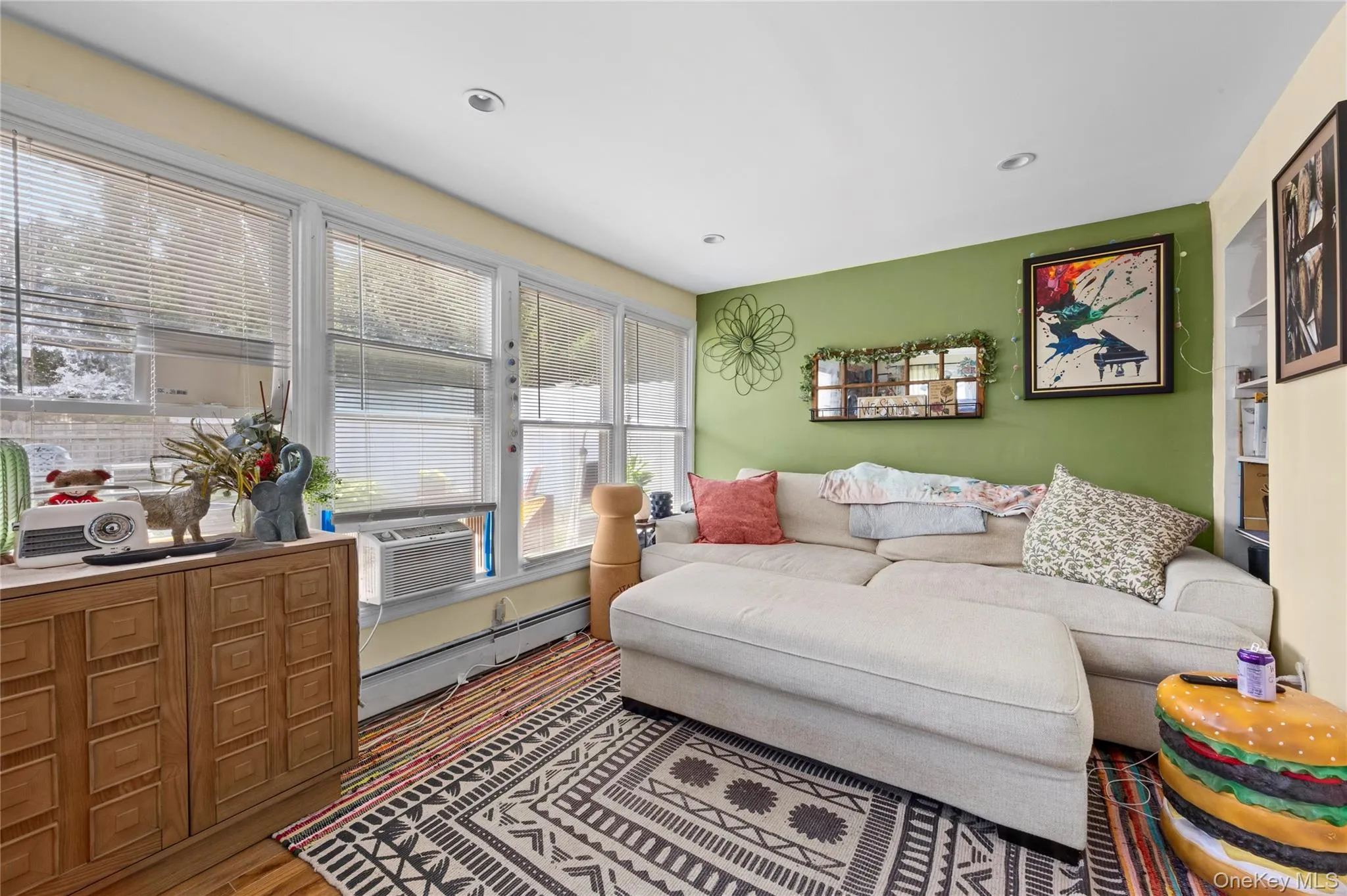23 Edgewood Avenue, Brookhaven, NY, 1 Bedroom Bedrooms, 3 Rooms Rooms,1 BathroomBathrooms,Residential,For Rent,Edgewood,0,KEY1017071 23 Edgewood Avenue, Brookhaven, NY, 1 Bedroom Bedrooms, 3 Rooms Rooms,1 BathroomBathrooms,Residential,For Rent,Edgewood,0,KEY1017071