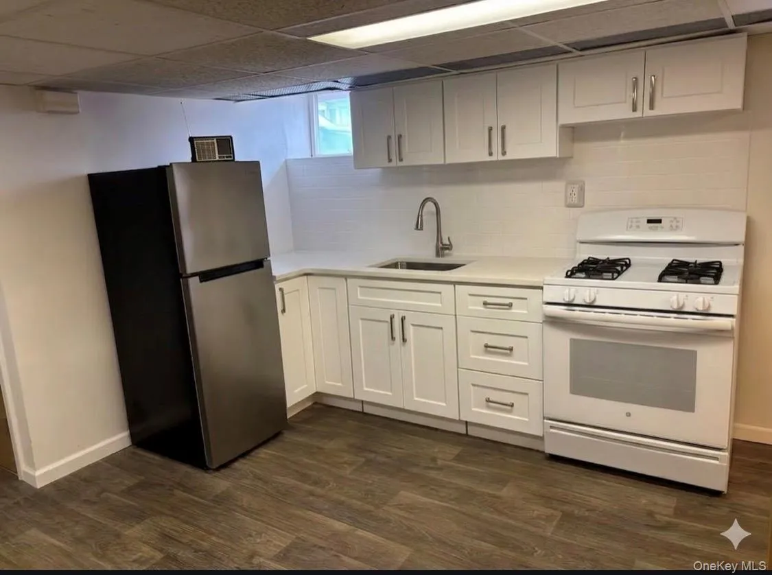 94-19 Pitkin Avenue, New York, NY, 3 Bedrooms Bedrooms, 6 Rooms Rooms,1 BathroomBathrooms,Residential,For Rent,Pitkin,0,1017072 94-19 Pitkin Avenue, New York, NY, 3 Bedrooms Bedrooms, 6 Rooms Rooms,1 BathroomBathrooms,Residential,For Rent,Pitkin,0,1017072