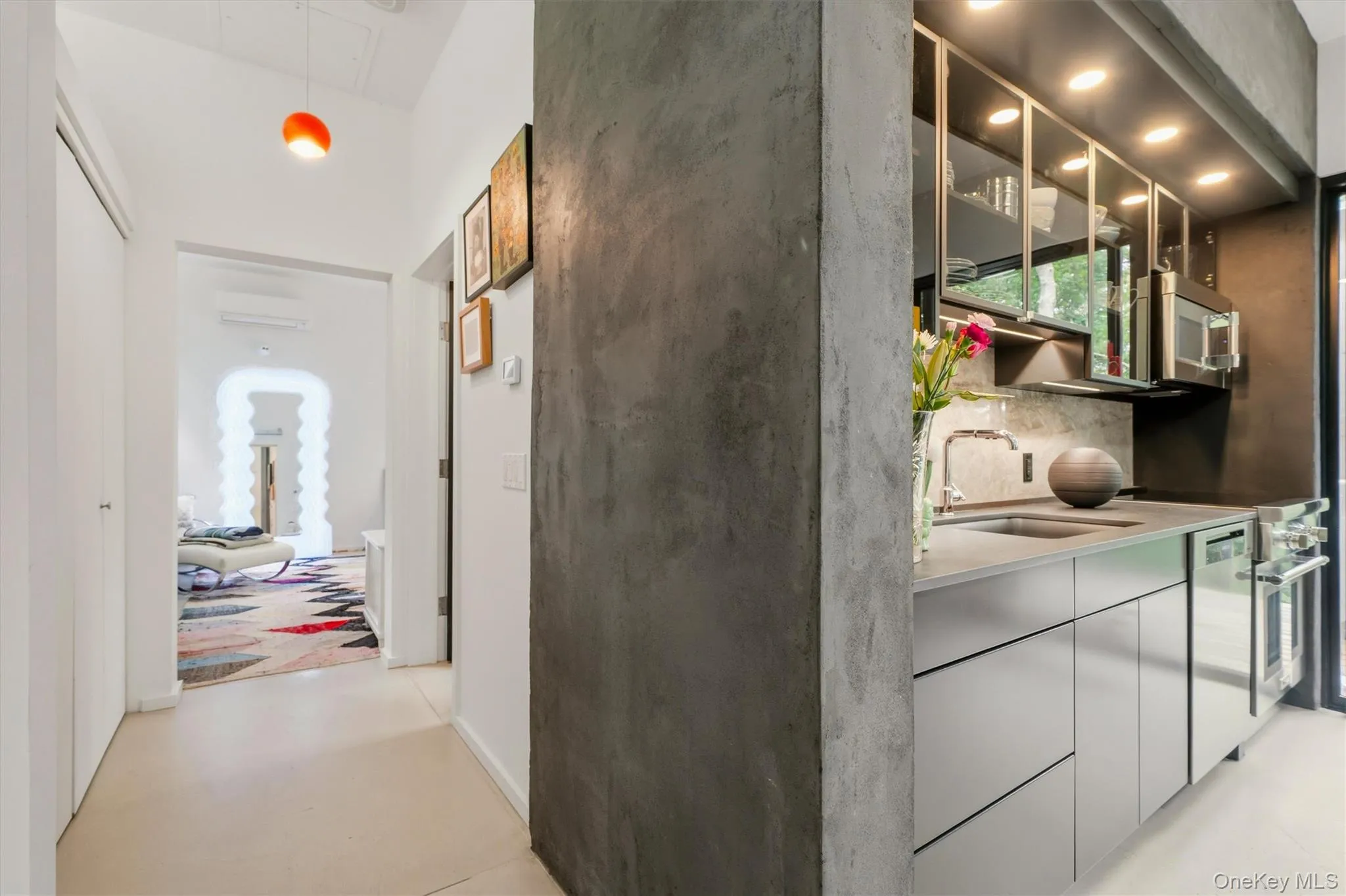 to bathroom and primary bedroom to bathroom and primary bedroom
