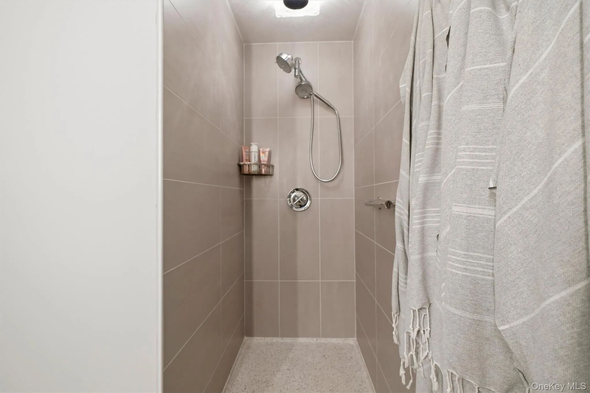Lower bat shower Lower bat shower