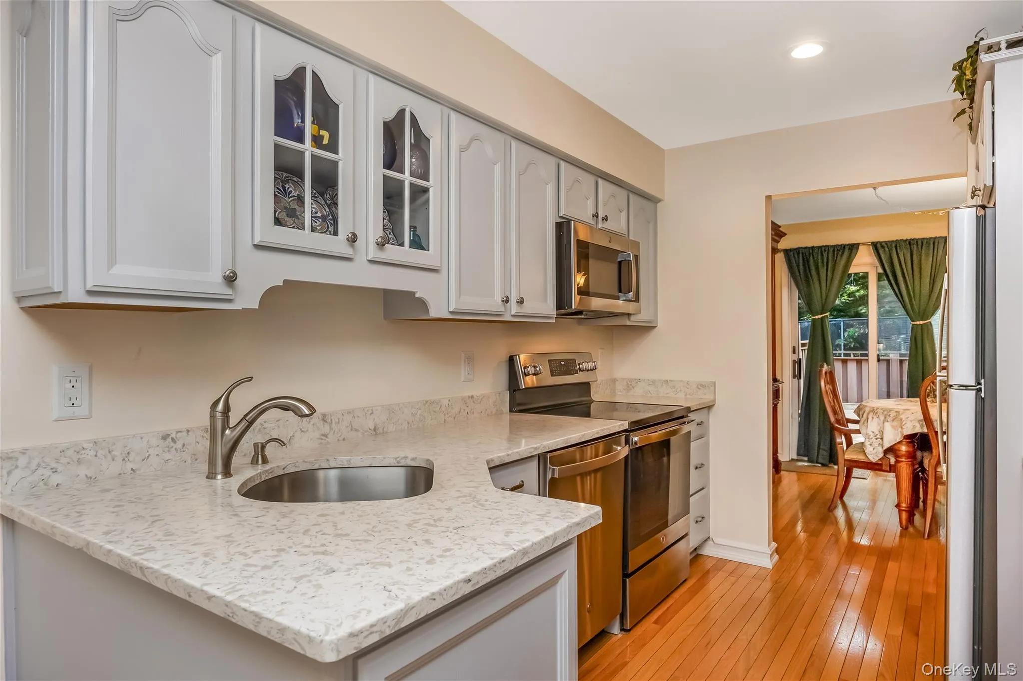 39 Jeremy Circle, Smithtown, NY, 2 Bedrooms Bedrooms, 5 Rooms Rooms,2 BathroomsBathrooms,Residential,For Rent,Jeremy,0,KEY1017081 39 Jeremy Circle, Smithtown, NY, 2 Bedrooms Bedrooms, 5 Rooms Rooms,2 BathroomsBathrooms,Residential,For Rent,Jeremy,0,KEY1017081