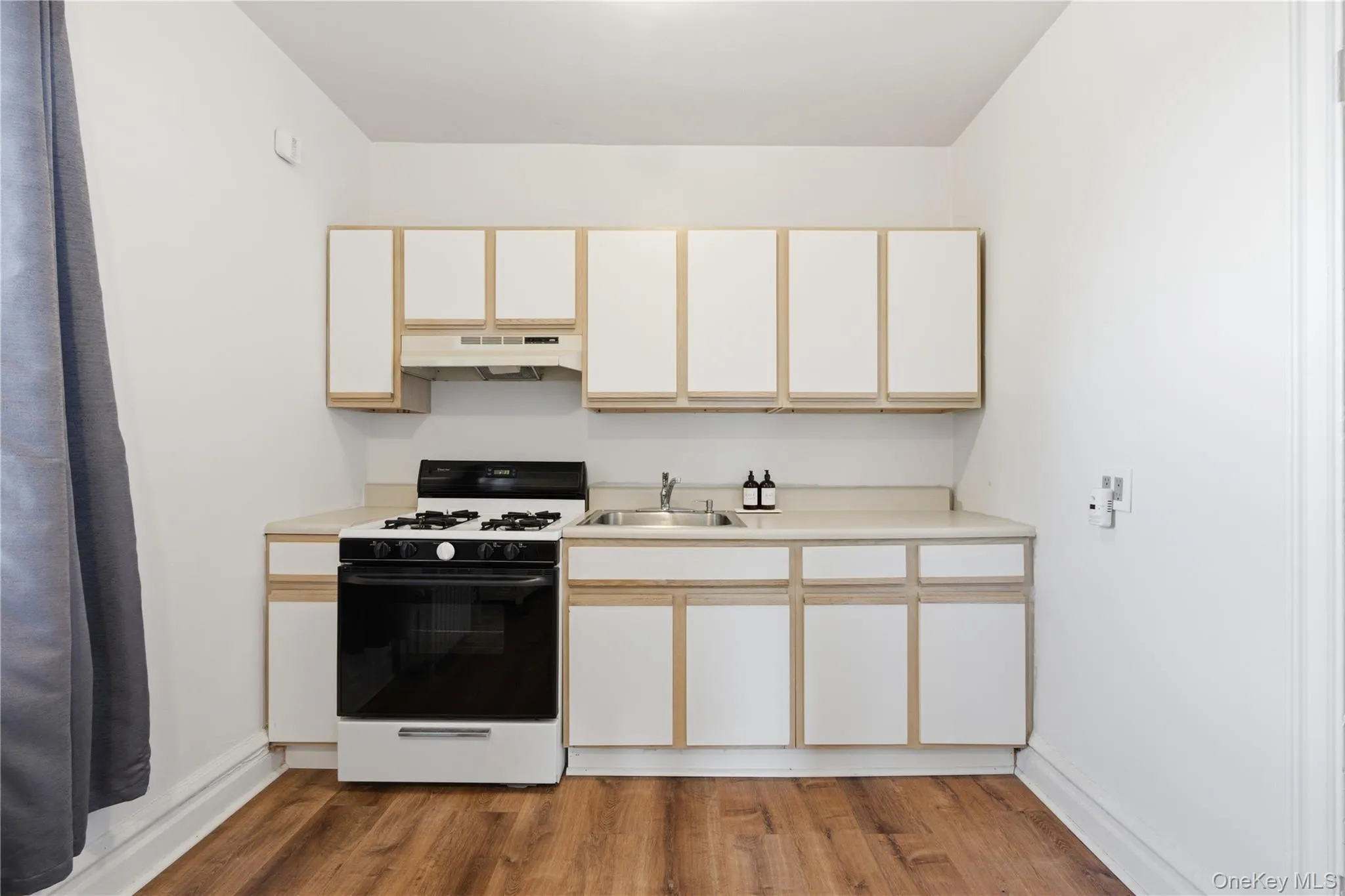 7234 Austin Street, New York, NY, 1 Bedroom Bedrooms, 3 Rooms Rooms,1 BathroomBathrooms,Residential,For Rent,Austin,0,KEY1017084 7234 Austin Street, New York, NY, 1 Bedroom Bedrooms, 3 Rooms Rooms,1 BathroomBathrooms,Residential,For Rent,Austin,0,KEY1017084