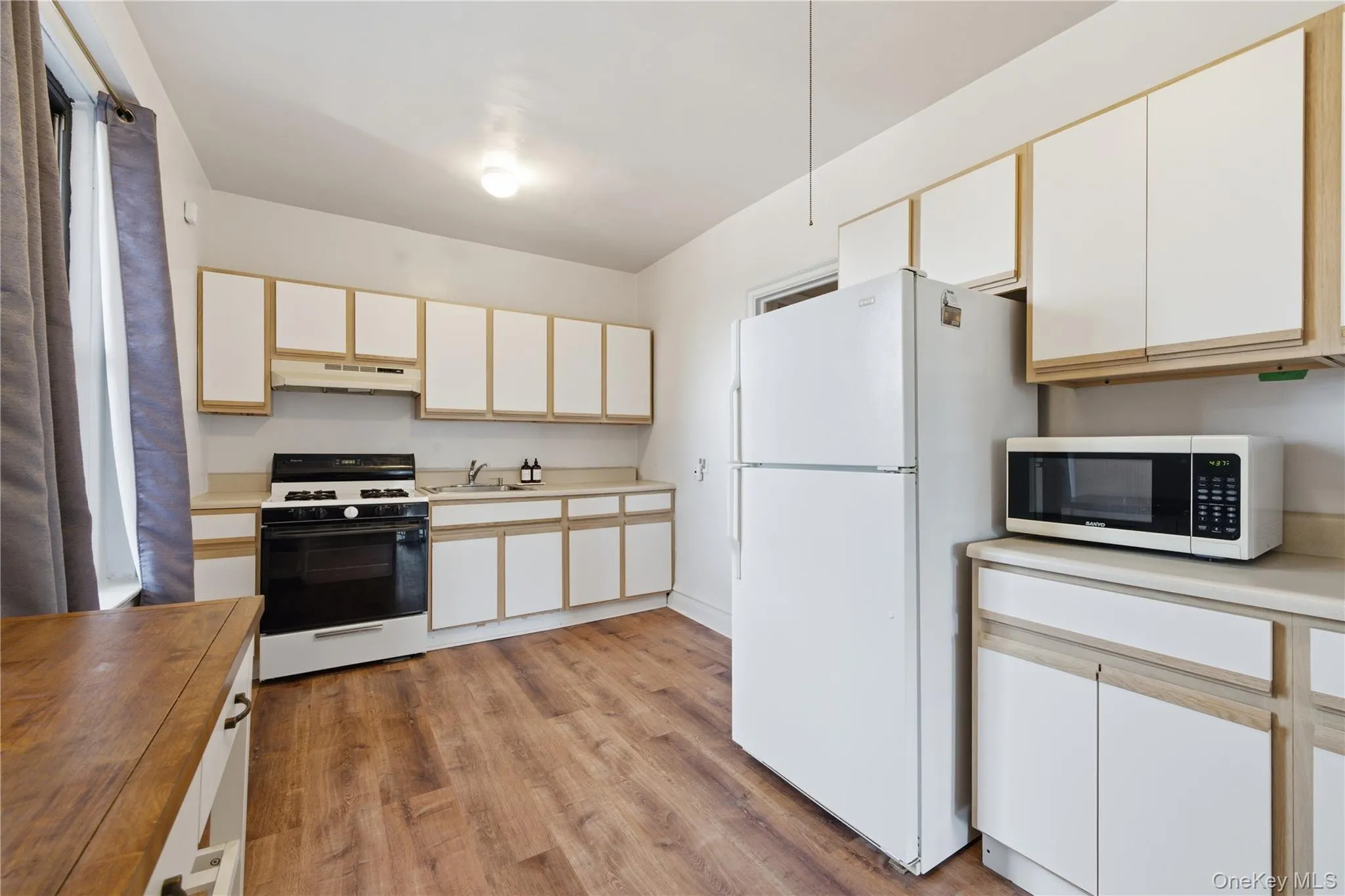 7234 Austin Street, New York, NY, 1 Bedroom Bedrooms, 3 Rooms Rooms,1 BathroomBathrooms,Residential,For Rent,Austin,0,KEY1017084 7234 Austin Street, New York, NY, 1 Bedroom Bedrooms, 3 Rooms Rooms,1 BathroomBathrooms,Residential,For Rent,Austin,0,KEY1017084