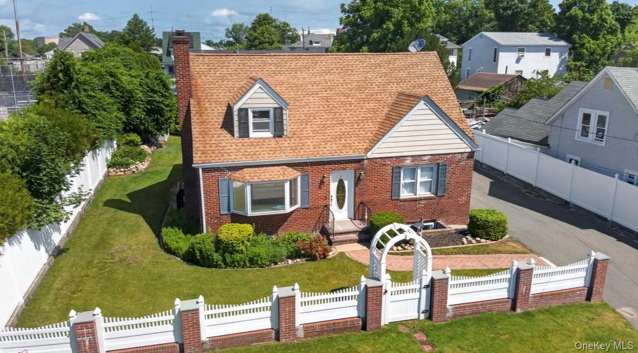 5 4th Street, Huntington, NY, 5 Bedrooms Bedrooms, 13 Rooms Rooms,3 BathroomsBathrooms,Residential,For Rent,4th,0,KEY1017087 5 4th Street, Huntington, NY, 5 Bedrooms Bedrooms, 13 Rooms Rooms,3 BathroomsBathrooms,Residential,For Rent,4th,0,KEY1017087