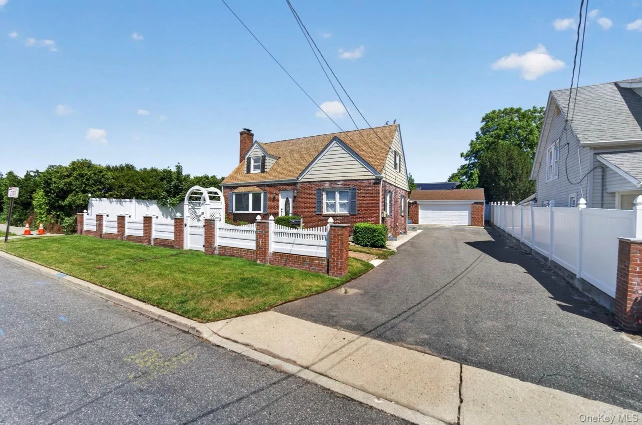 5 4th Street, Huntington, NY, 5 Bedrooms Bedrooms, 13 Rooms Rooms,3 BathroomsBathrooms,Residential,For Rent,4th,0,KEY1017087 5 4th Street, Huntington, NY, 5 Bedrooms Bedrooms, 13 Rooms Rooms,3 BathroomsBathrooms,Residential,For Rent,4th,0,KEY1017087