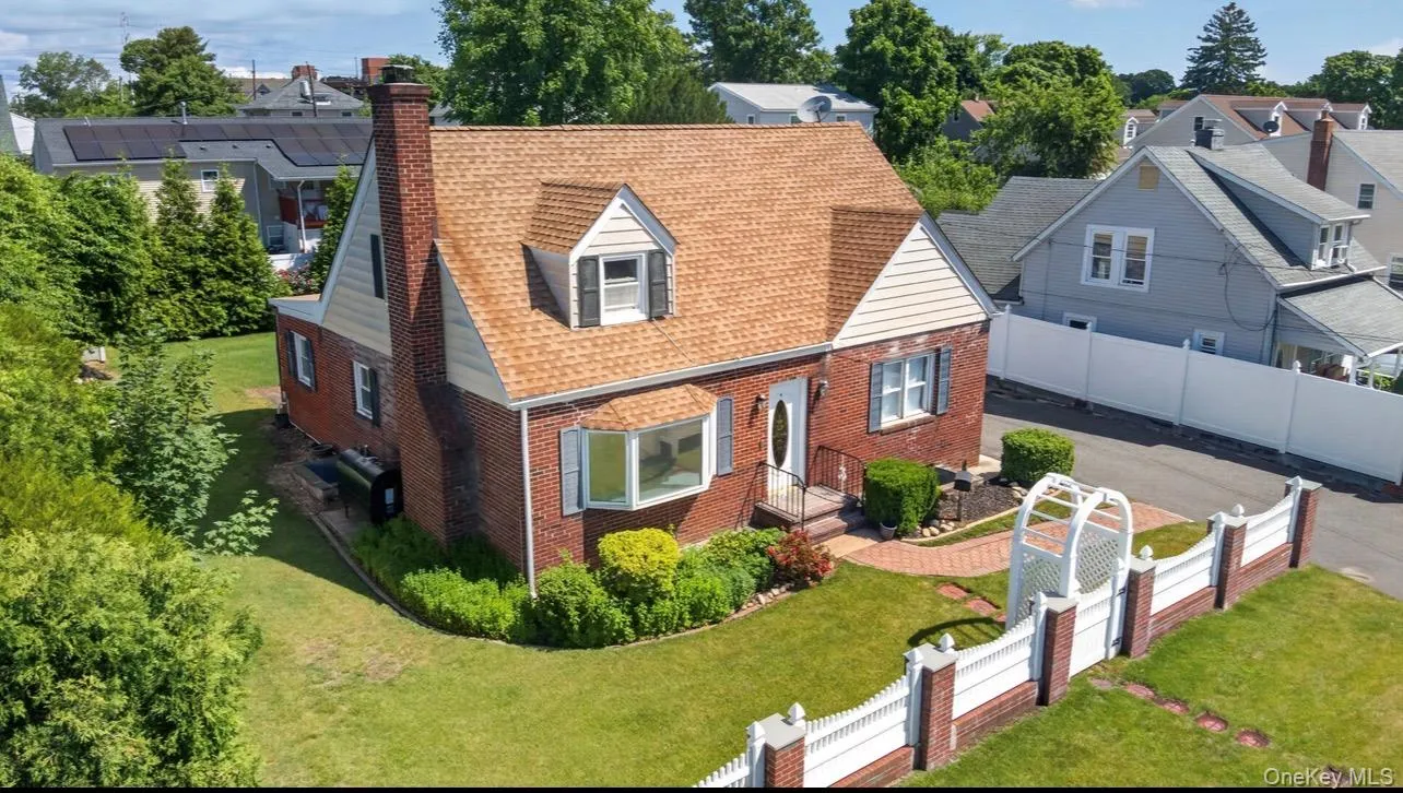 5 4th Street, Huntington, NY, 5 Bedrooms Bedrooms, 13 Rooms Rooms,3 BathroomsBathrooms,Residential,For Rent,4th,0,KEY1017087 5 4th Street, Huntington, NY, 5 Bedrooms Bedrooms, 13 Rooms Rooms,3 BathroomsBathrooms,Residential,For Rent,4th,0,KEY1017087