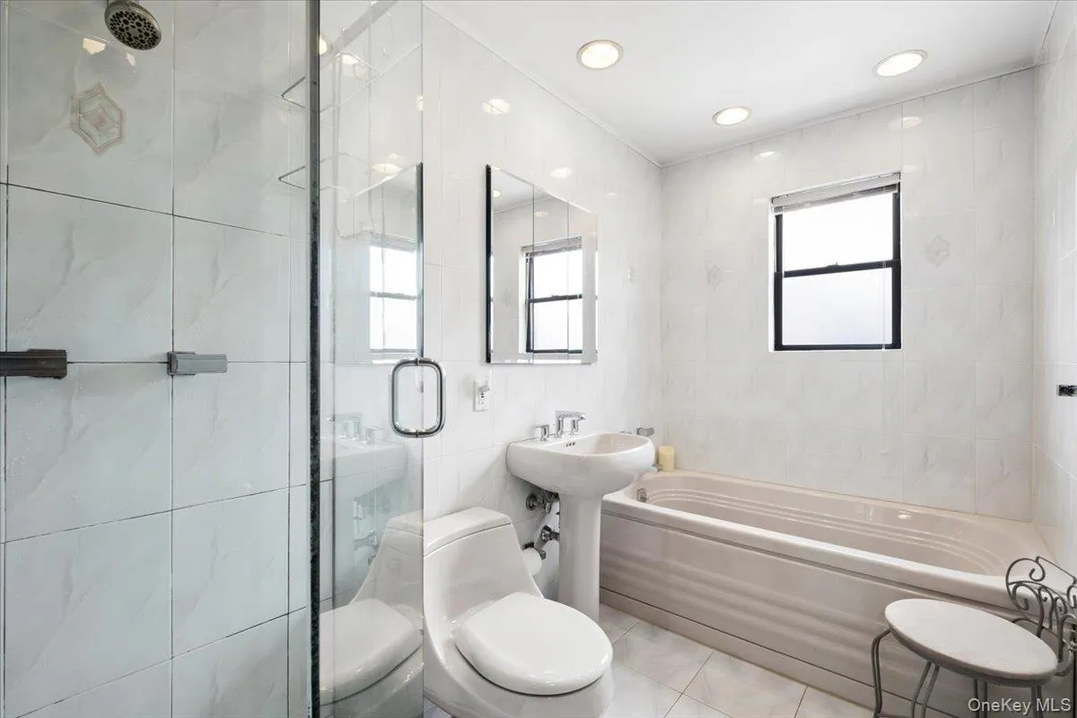 1241 Rhinelander Avenue, New York, NY, 3 Bedrooms Bedrooms, 8 Rooms Rooms,2 BathroomsBathrooms,Residential,For Rent,Rhinelander,0,1017099 1241 Rhinelander Avenue, New York, NY, 3 Bedrooms Bedrooms, 8 Rooms Rooms,2 BathroomsBathrooms,Residential,For Rent,Rhinelander,0,1017099