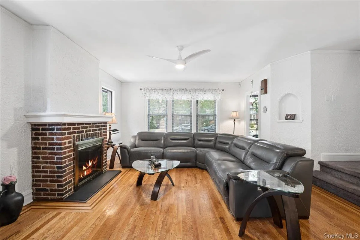 1241 Rhinelander Avenue, New York, NY, 3 Bedrooms Bedrooms, 8 Rooms Rooms,2 BathroomsBathrooms,Residential,For Rent,Rhinelander,0,1017099 1241 Rhinelander Avenue, New York, NY, 3 Bedrooms Bedrooms, 8 Rooms Rooms,2 BathroomsBathrooms,Residential,For Rent,Rhinelander,0,1017099