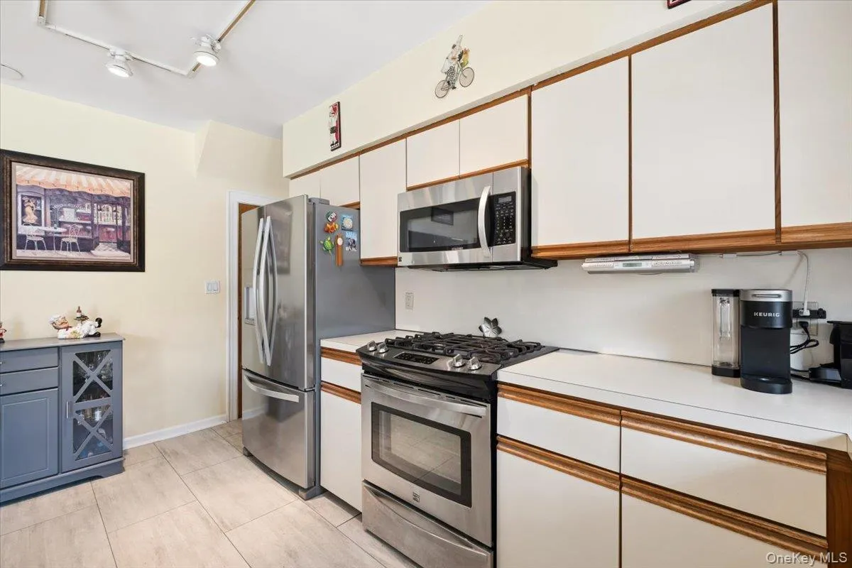 1241 Rhinelander Avenue, New York, NY, 3 Bedrooms Bedrooms, 8 Rooms Rooms,2 BathroomsBathrooms,Residential,For Rent,Rhinelander,0,1017099 1241 Rhinelander Avenue, New York, NY, 3 Bedrooms Bedrooms, 8 Rooms Rooms,2 BathroomsBathrooms,Residential,For Rent,Rhinelander,0,1017099