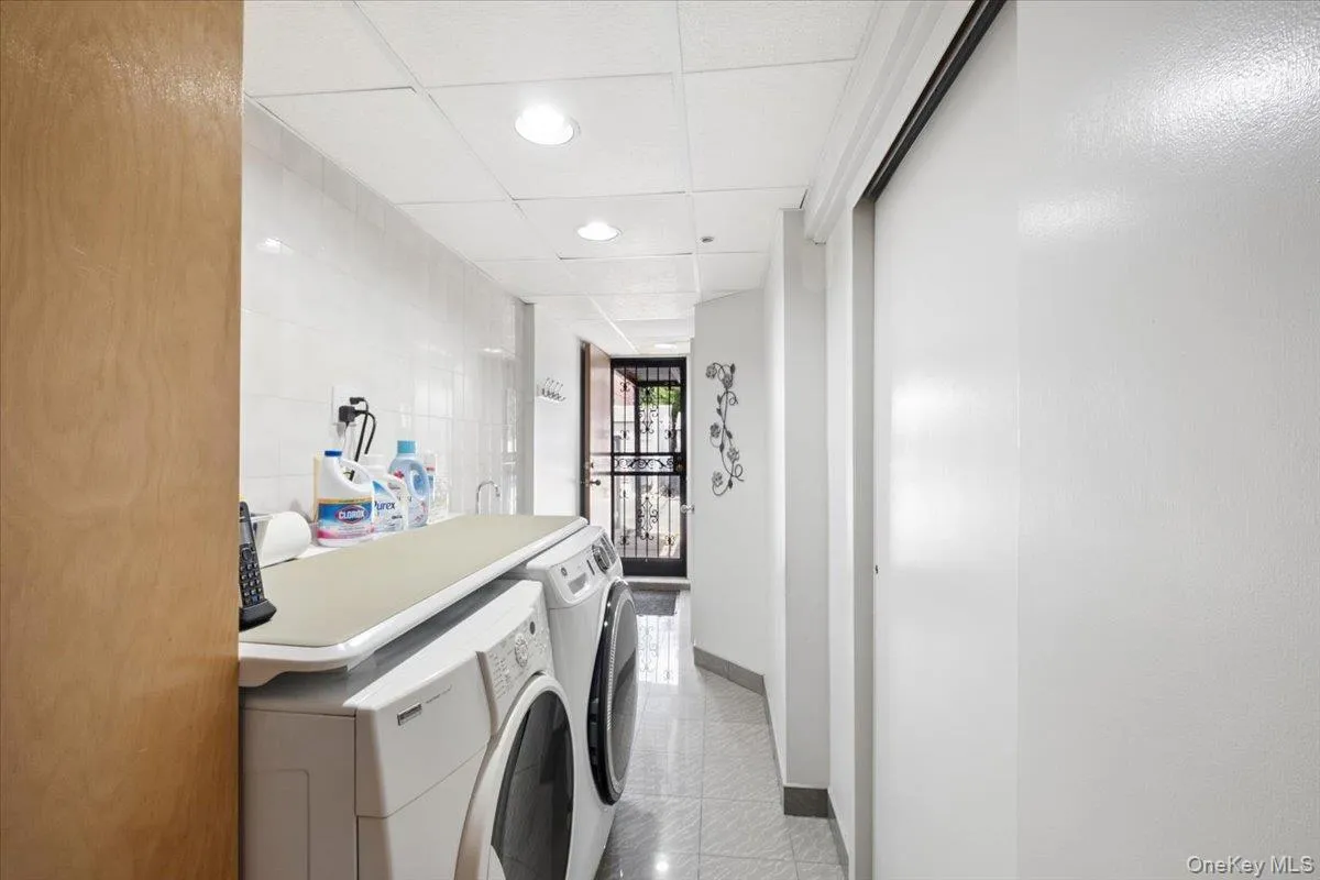1241 Rhinelander Avenue, New York, NY, 3 Bedrooms Bedrooms, 8 Rooms Rooms,2 BathroomsBathrooms,Residential,For Rent,Rhinelander,0,1017099 1241 Rhinelander Avenue, New York, NY, 3 Bedrooms Bedrooms, 8 Rooms Rooms,2 BathroomsBathrooms,Residential,For Rent,Rhinelander,0,1017099