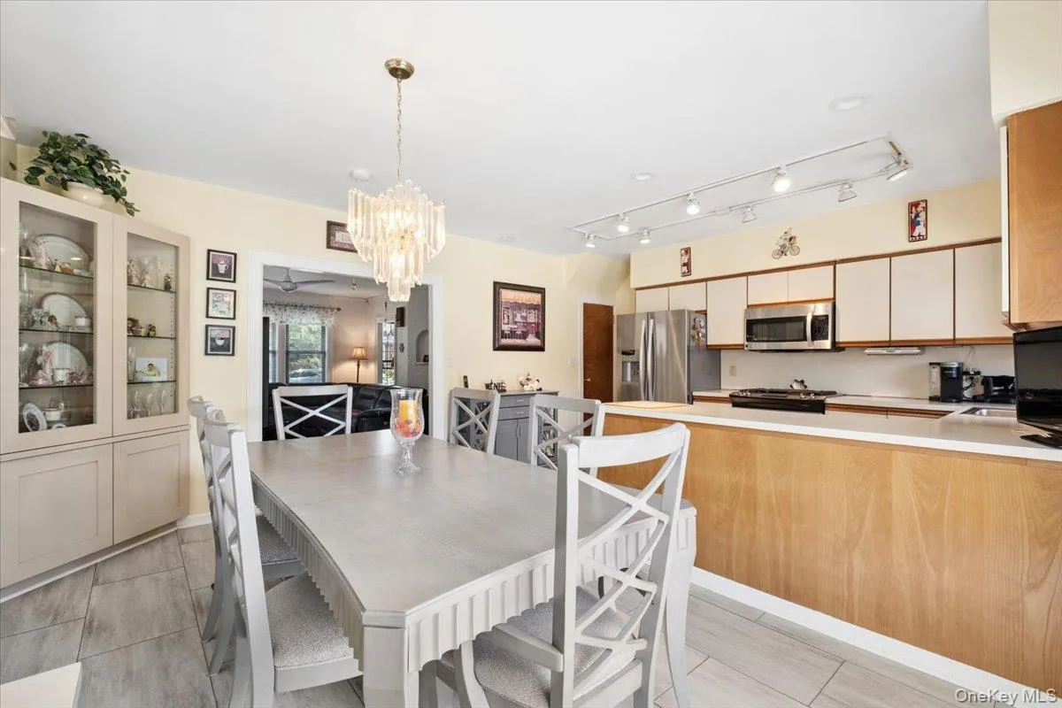 1241 Rhinelander Avenue, New York, NY, 3 Bedrooms Bedrooms, 8 Rooms Rooms,2 BathroomsBathrooms,Residential,For Rent,Rhinelander,0,1017099 1241 Rhinelander Avenue, New York, NY, 3 Bedrooms Bedrooms, 8 Rooms Rooms,2 BathroomsBathrooms,Residential,For Rent,Rhinelander,0,1017099