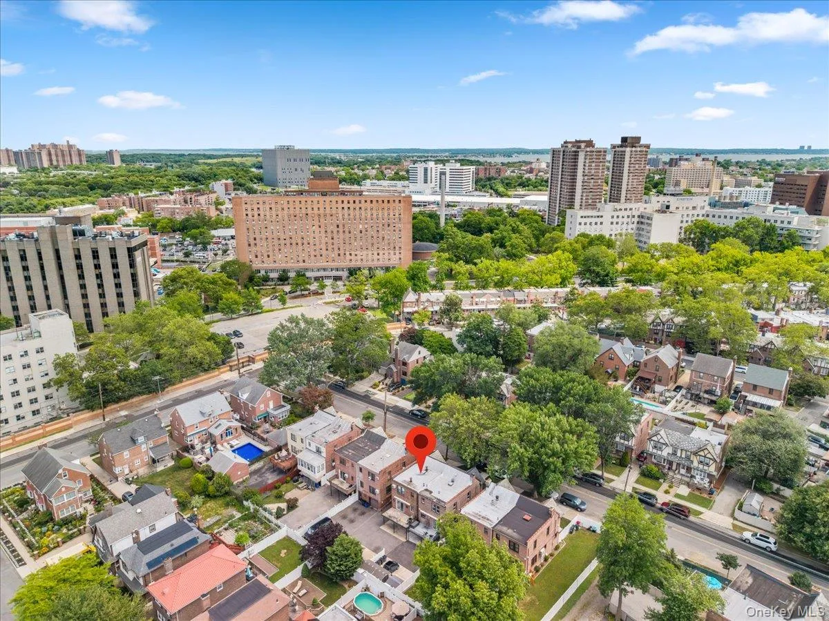 1241 Rhinelander Avenue, New York, NY, 3 Bedrooms Bedrooms, 8 Rooms Rooms,2 BathroomsBathrooms,Residential,For Rent,Rhinelander,0,1017099 1241 Rhinelander Avenue, New York, NY, 3 Bedrooms Bedrooms, 8 Rooms Rooms,2 BathroomsBathrooms,Residential,For Rent,Rhinelander,0,1017099