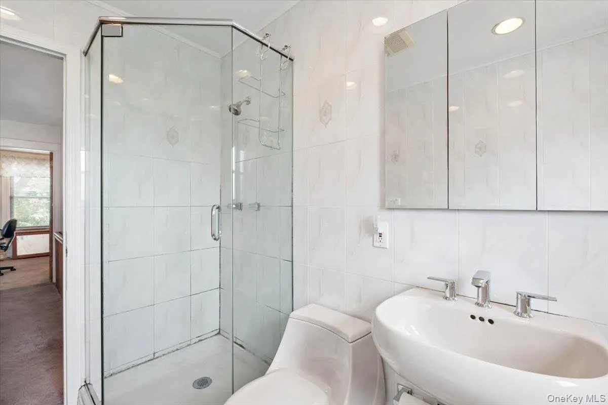 1241 Rhinelander Avenue, New York, NY, 3 Bedrooms Bedrooms, 8 Rooms Rooms,2 BathroomsBathrooms,Residential,For Rent,Rhinelander,0,1017099 1241 Rhinelander Avenue, New York, NY, 3 Bedrooms Bedrooms, 8 Rooms Rooms,2 BathroomsBathrooms,Residential,For Rent,Rhinelander,0,1017099