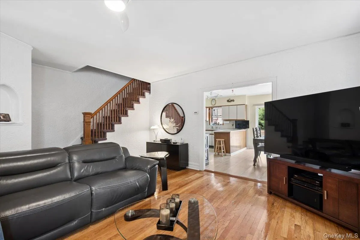 1241 Rhinelander Avenue, New York, NY, 3 Bedrooms Bedrooms, 8 Rooms Rooms,2 BathroomsBathrooms,Residential,For Rent,Rhinelander,0,1017099 1241 Rhinelander Avenue, New York, NY, 3 Bedrooms Bedrooms, 8 Rooms Rooms,2 BathroomsBathrooms,Residential,For Rent,Rhinelander,0,1017099