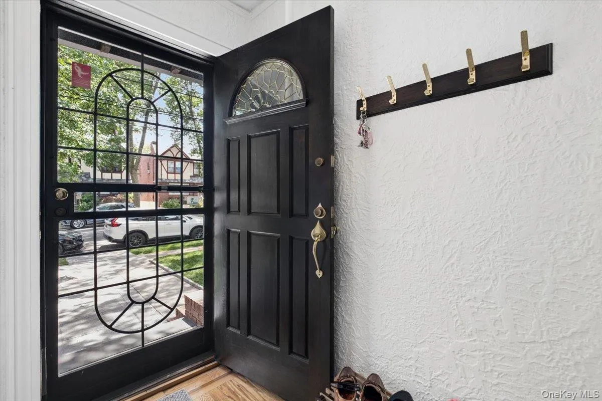 1241 Rhinelander Avenue, New York, NY, 3 Bedrooms Bedrooms, 8 Rooms Rooms,2 BathroomsBathrooms,Residential,For Rent,Rhinelander,0,1017099 1241 Rhinelander Avenue, New York, NY, 3 Bedrooms Bedrooms, 8 Rooms Rooms,2 BathroomsBathrooms,Residential,For Rent,Rhinelander,0,1017099