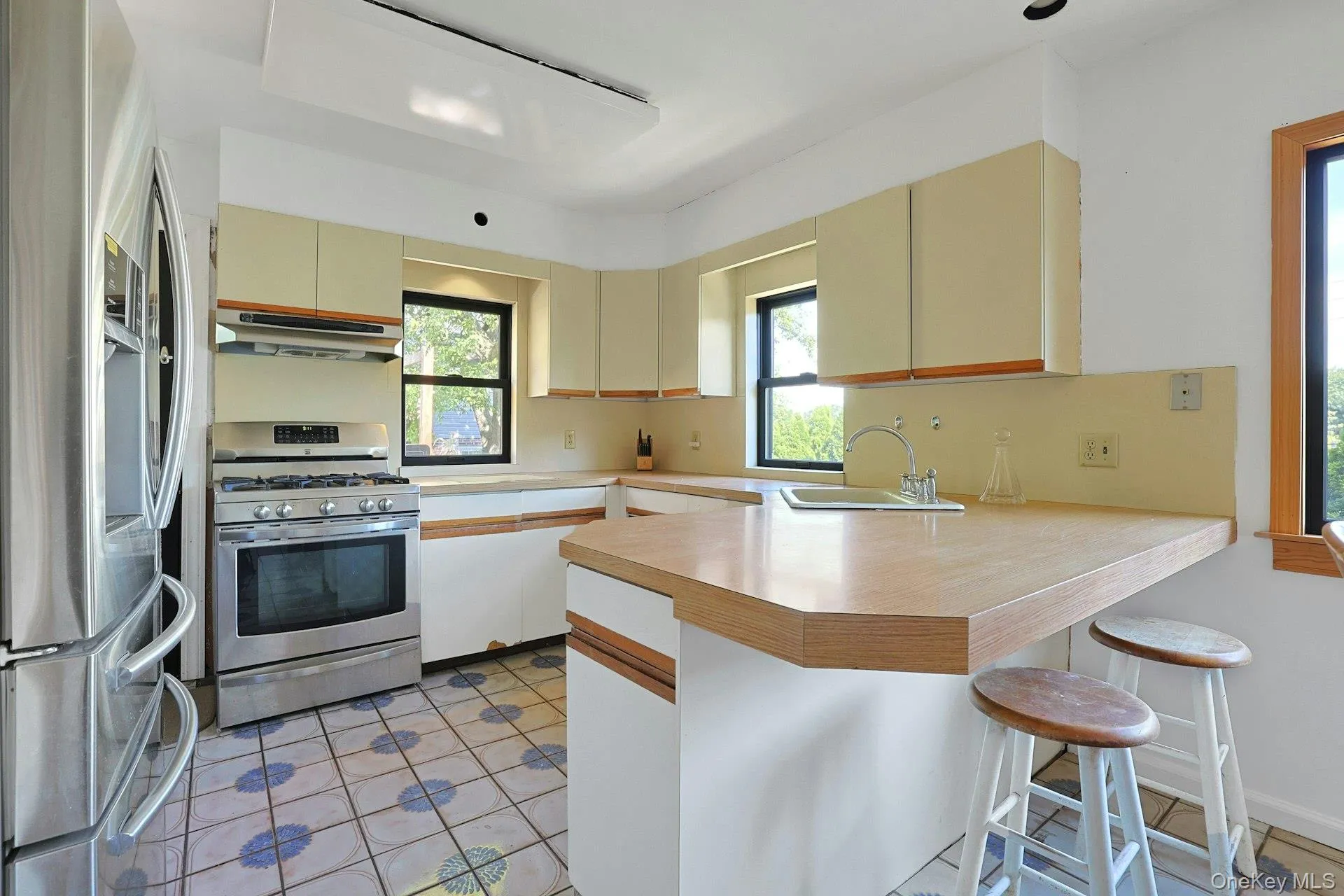Kitchen with Stainless Steel Appliances, and Breakfast Bar Kitchen with Stainless Steel Appliances, and Breakfast Bar