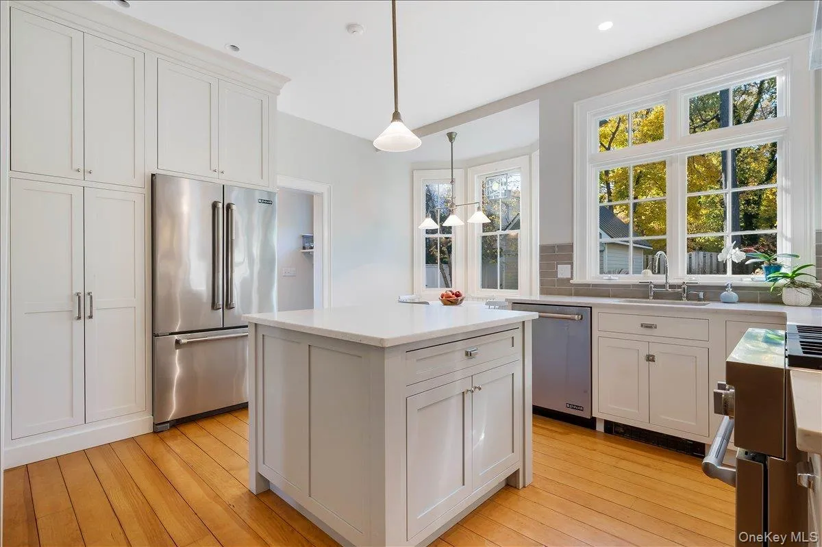 322 Broadway, Clarkstown, NY, 3 Bedrooms Bedrooms, 7 Rooms Rooms,2 BathroomsBathrooms,Residential,For Rent,Broadway,0,1017104 322 Broadway, Clarkstown, NY, 3 Bedrooms Bedrooms, 7 Rooms Rooms,2 BathroomsBathrooms,Residential,For Rent,Broadway,0,1017104