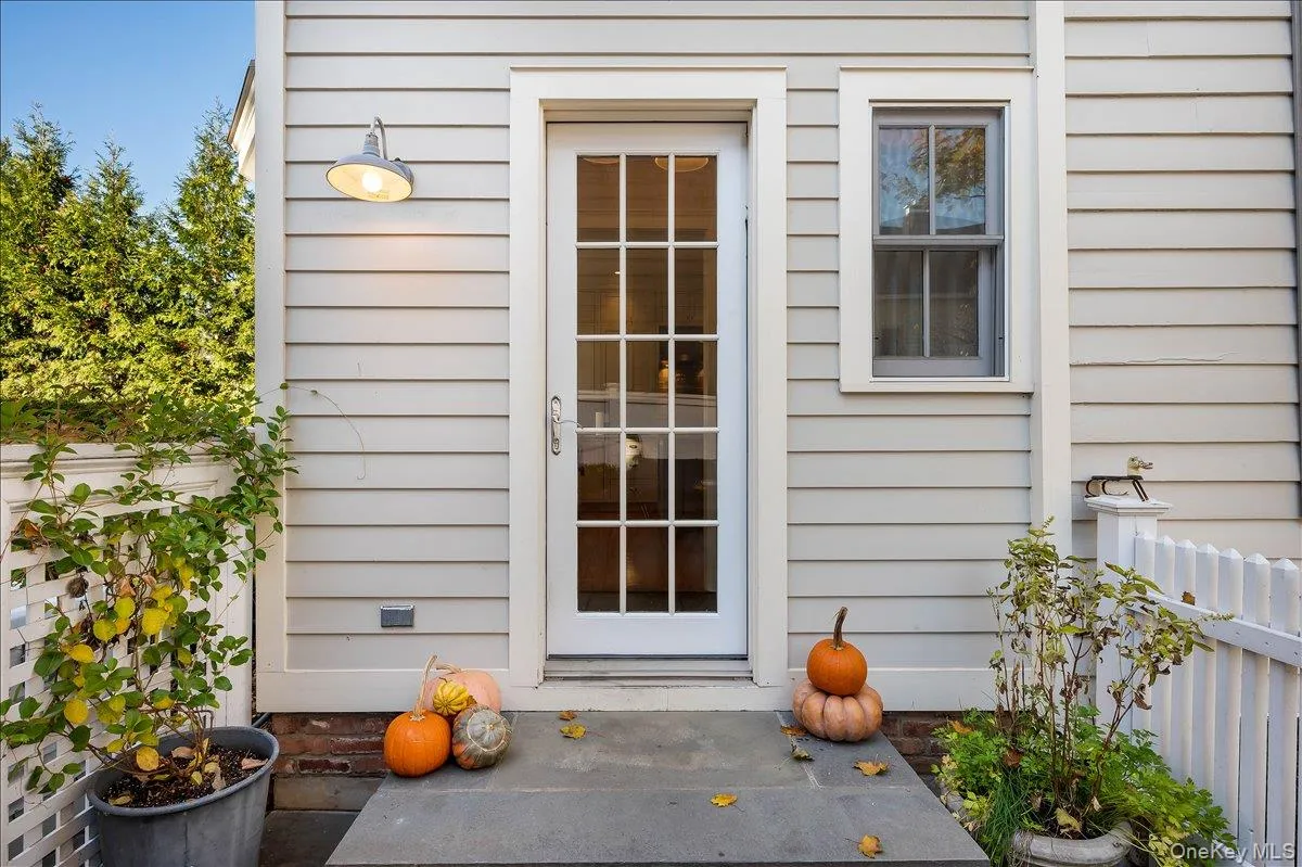 322 Broadway, Clarkstown, NY, 3 Bedrooms Bedrooms, 7 Rooms Rooms,2 BathroomsBathrooms,Residential,For Rent,Broadway,0,1017104 322 Broadway, Clarkstown, NY, 3 Bedrooms Bedrooms, 7 Rooms Rooms,2 BathroomsBathrooms,Residential,For Rent,Broadway,0,1017104