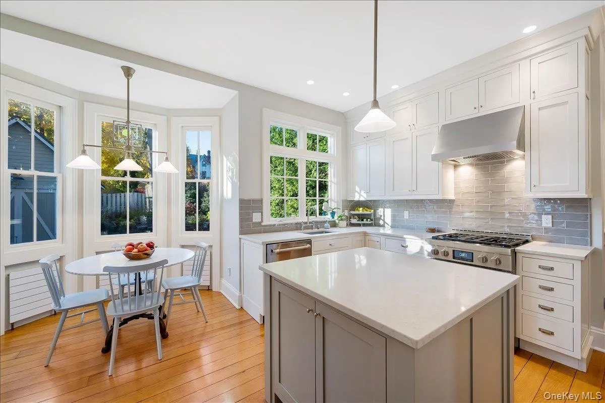 322 Broadway, Clarkstown, NY, 3 Bedrooms Bedrooms, 7 Rooms Rooms,2 BathroomsBathrooms,Residential,For Rent,Broadway,0,1017104 322 Broadway, Clarkstown, NY, 3 Bedrooms Bedrooms, 7 Rooms Rooms,2 BathroomsBathrooms,Residential,For Rent,Broadway,0,1017104