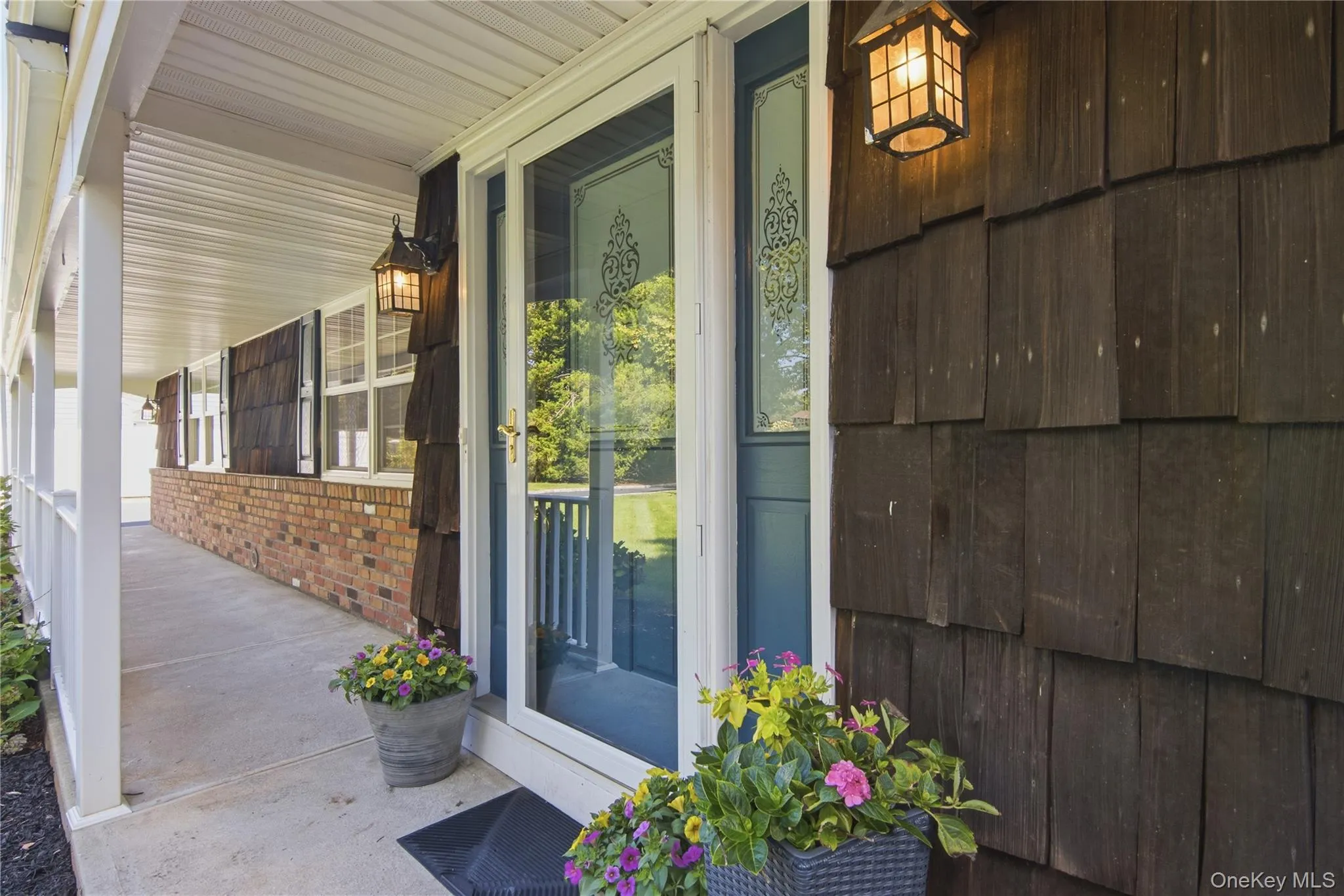 Welcoming front porch Welcoming front porch