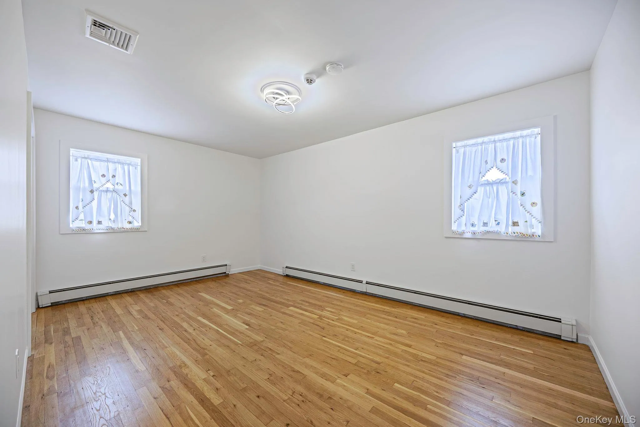 204 Bayview Avenue, Oyster Bay, NY, 4 Bedrooms Bedrooms, 9 Rooms Rooms,3 BathroomsBathrooms,Residential,For Rent,Bayview,0,1017121 204 Bayview Avenue, Oyster Bay, NY, 4 Bedrooms Bedrooms, 9 Rooms Rooms,3 BathroomsBathrooms,Residential,For Rent,Bayview,0,1017121
