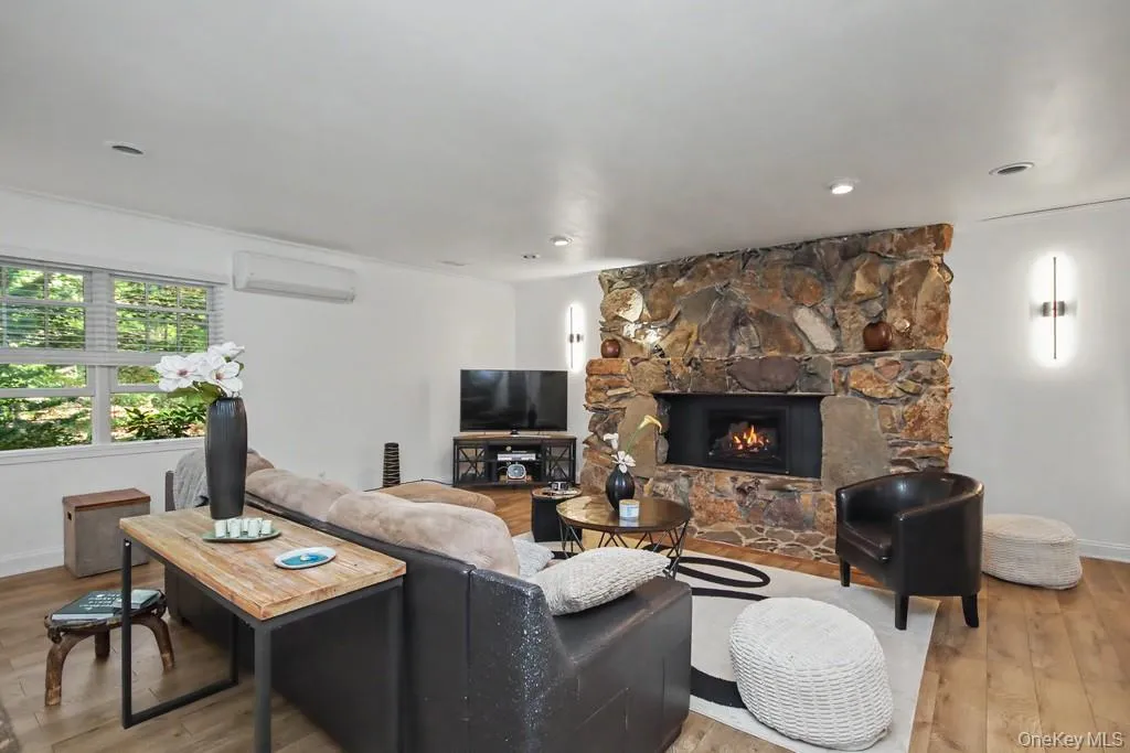 4 Scarborough Circle, Thompson, NY, 3 Bedrooms Bedrooms, 7 Rooms Rooms,1 BathroomBathrooms,Residential,For Rent,Scarborough,0,1017125 4 Scarborough Circle, Thompson, NY, 3 Bedrooms Bedrooms, 7 Rooms Rooms,1 BathroomBathrooms,Residential,For Rent,Scarborough,0,1017125