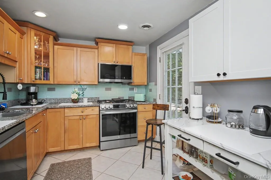 4 Scarborough Circle, Thompson, NY, 3 Bedrooms Bedrooms, 7 Rooms Rooms,1 BathroomBathrooms,Residential,For Rent,Scarborough,0,1017125 4 Scarborough Circle, Thompson, NY, 3 Bedrooms Bedrooms, 7 Rooms Rooms,1 BathroomBathrooms,Residential,For Rent,Scarborough,0,1017125