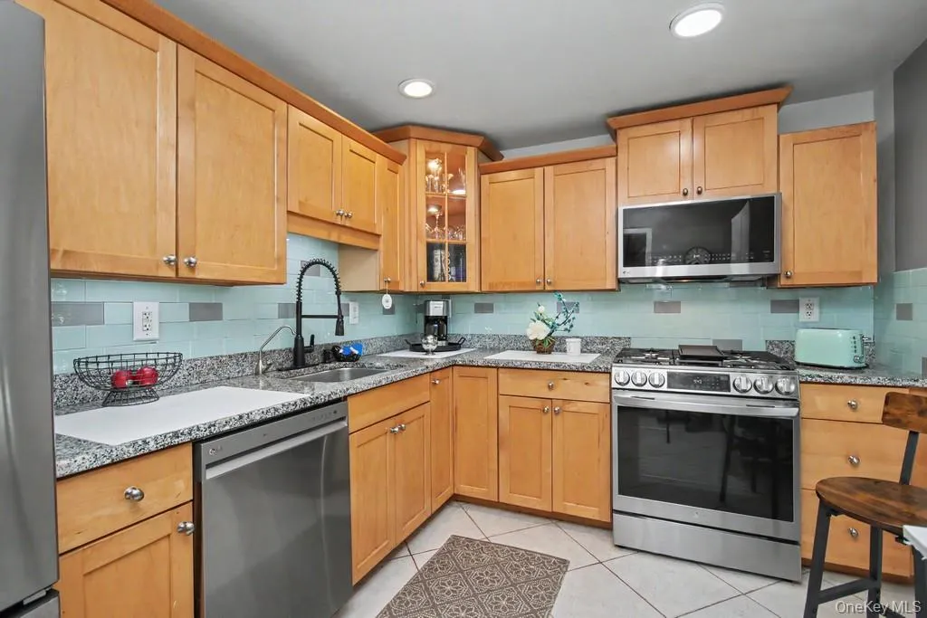 4 Scarborough Circle, Thompson, NY, 3 Bedrooms Bedrooms, 7 Rooms Rooms,1 BathroomBathrooms,Residential,For Rent,Scarborough,0,1017125 4 Scarborough Circle, Thompson, NY, 3 Bedrooms Bedrooms, 7 Rooms Rooms,1 BathroomBathrooms,Residential,For Rent,Scarborough,0,1017125