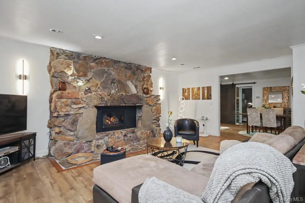 4 Scarborough Circle, Thompson, NY, 3 Bedrooms Bedrooms, 7 Rooms Rooms,1 BathroomBathrooms,Residential,For Rent,Scarborough,0,1017125 4 Scarborough Circle, Thompson, NY, 3 Bedrooms Bedrooms, 7 Rooms Rooms,1 BathroomBathrooms,Residential,For Rent,Scarborough,0,1017125