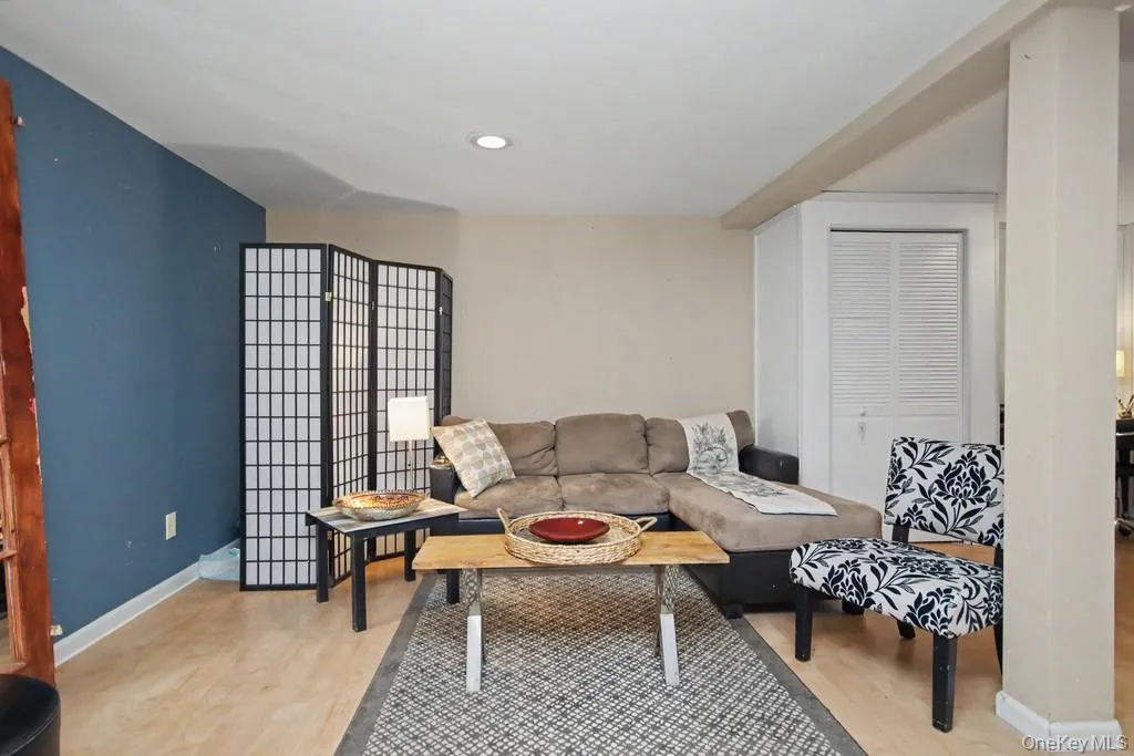 4 Scarborough Circle, Thompson, NY, 3 Bedrooms Bedrooms, 7 Rooms Rooms,1 BathroomBathrooms,Residential,For Rent,Scarborough,0,1017125 4 Scarborough Circle, Thompson, NY, 3 Bedrooms Bedrooms, 7 Rooms Rooms,1 BathroomBathrooms,Residential,For Rent,Scarborough,0,1017125