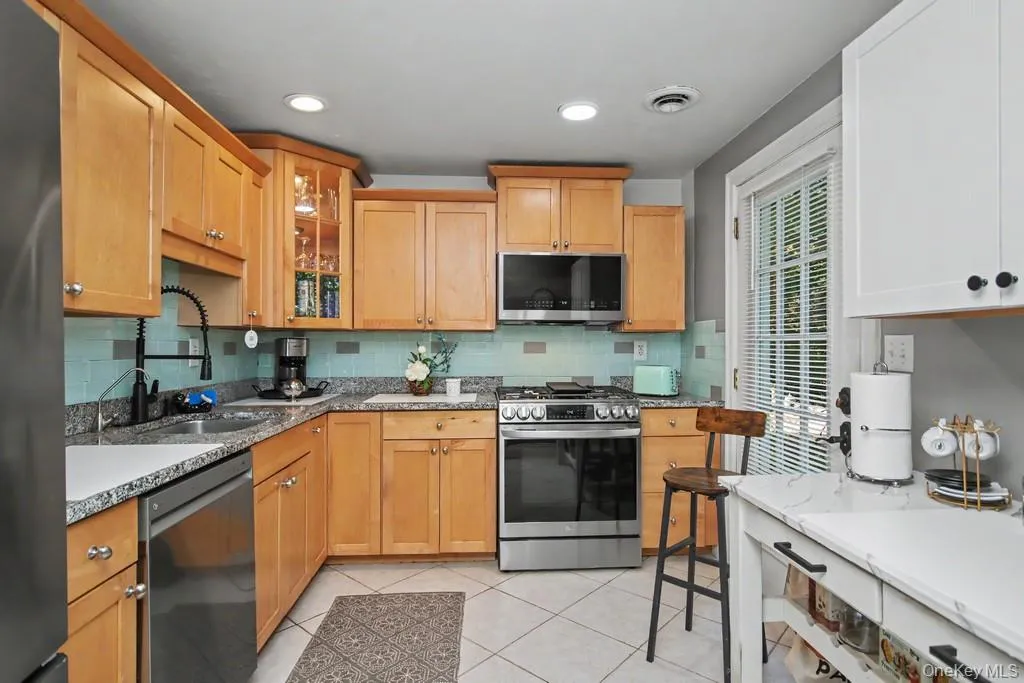 4 Scarborough Circle, Thompson, NY, 3 Bedrooms Bedrooms, 7 Rooms Rooms,1 BathroomBathrooms,Residential,For Rent,Scarborough,0,1017125 4 Scarborough Circle, Thompson, NY, 3 Bedrooms Bedrooms, 7 Rooms Rooms,1 BathroomBathrooms,Residential,For Rent,Scarborough,0,1017125