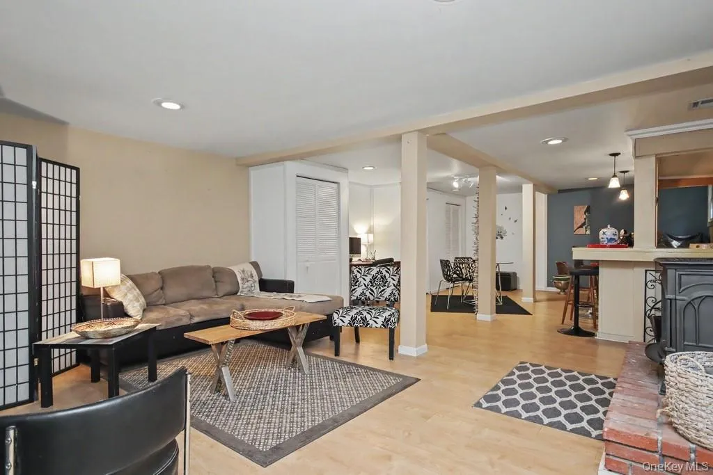 4 Scarborough Circle, Thompson, NY, 3 Bedrooms Bedrooms, 7 Rooms Rooms,1 BathroomBathrooms,Residential,For Rent,Scarborough,0,1017125 4 Scarborough Circle, Thompson, NY, 3 Bedrooms Bedrooms, 7 Rooms Rooms,1 BathroomBathrooms,Residential,For Rent,Scarborough,0,1017125
