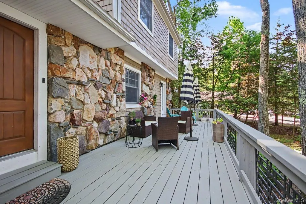 4 Scarborough Circle, Thompson, NY, 3 Bedrooms Bedrooms, 7 Rooms Rooms,1 BathroomBathrooms,Residential,For Rent,Scarborough,0,1017125 4 Scarborough Circle, Thompson, NY, 3 Bedrooms Bedrooms, 7 Rooms Rooms,1 BathroomBathrooms,Residential,For Rent,Scarborough,0,1017125