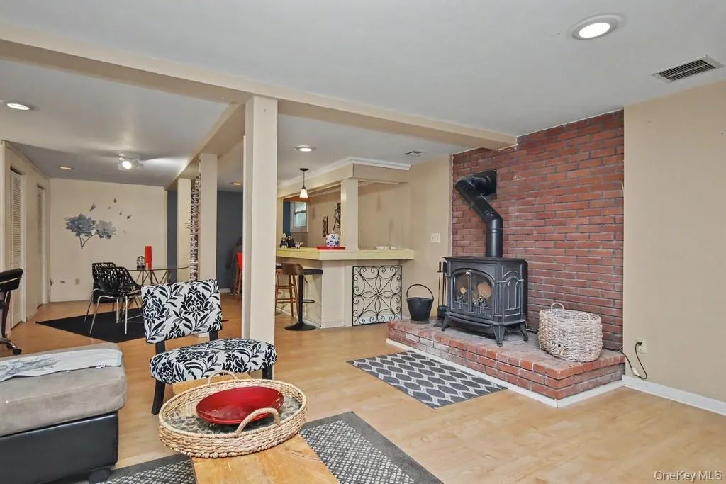 4 Scarborough Circle, Thompson, NY, 3 Bedrooms Bedrooms, 7 Rooms Rooms,1 BathroomBathrooms,Residential,For Rent,Scarborough,0,1017125 4 Scarborough Circle, Thompson, NY, 3 Bedrooms Bedrooms, 7 Rooms Rooms,1 BathroomBathrooms,Residential,For Rent,Scarborough,0,1017125