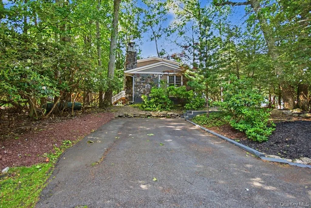 4 Scarborough Circle, Thompson, NY, 3 Bedrooms Bedrooms, 7 Rooms Rooms,1 BathroomBathrooms,Residential,For Rent,Scarborough,0,1017125 4 Scarborough Circle, Thompson, NY, 3 Bedrooms Bedrooms, 7 Rooms Rooms,1 BathroomBathrooms,Residential,For Rent,Scarborough,0,1017125