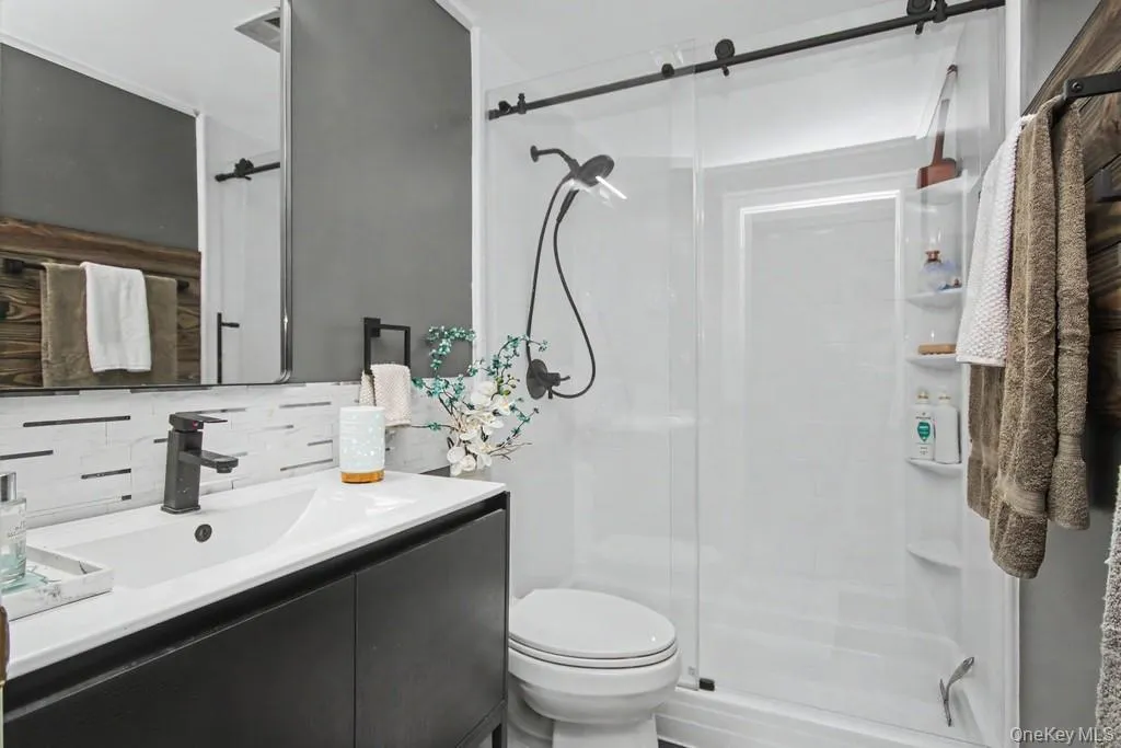 4 Scarborough Circle, Thompson, NY, 3 Bedrooms Bedrooms, 7 Rooms Rooms,1 BathroomBathrooms,Residential,For Rent,Scarborough,0,1017125 4 Scarborough Circle, Thompson, NY, 3 Bedrooms Bedrooms, 7 Rooms Rooms,1 BathroomBathrooms,Residential,For Rent,Scarborough,0,1017125