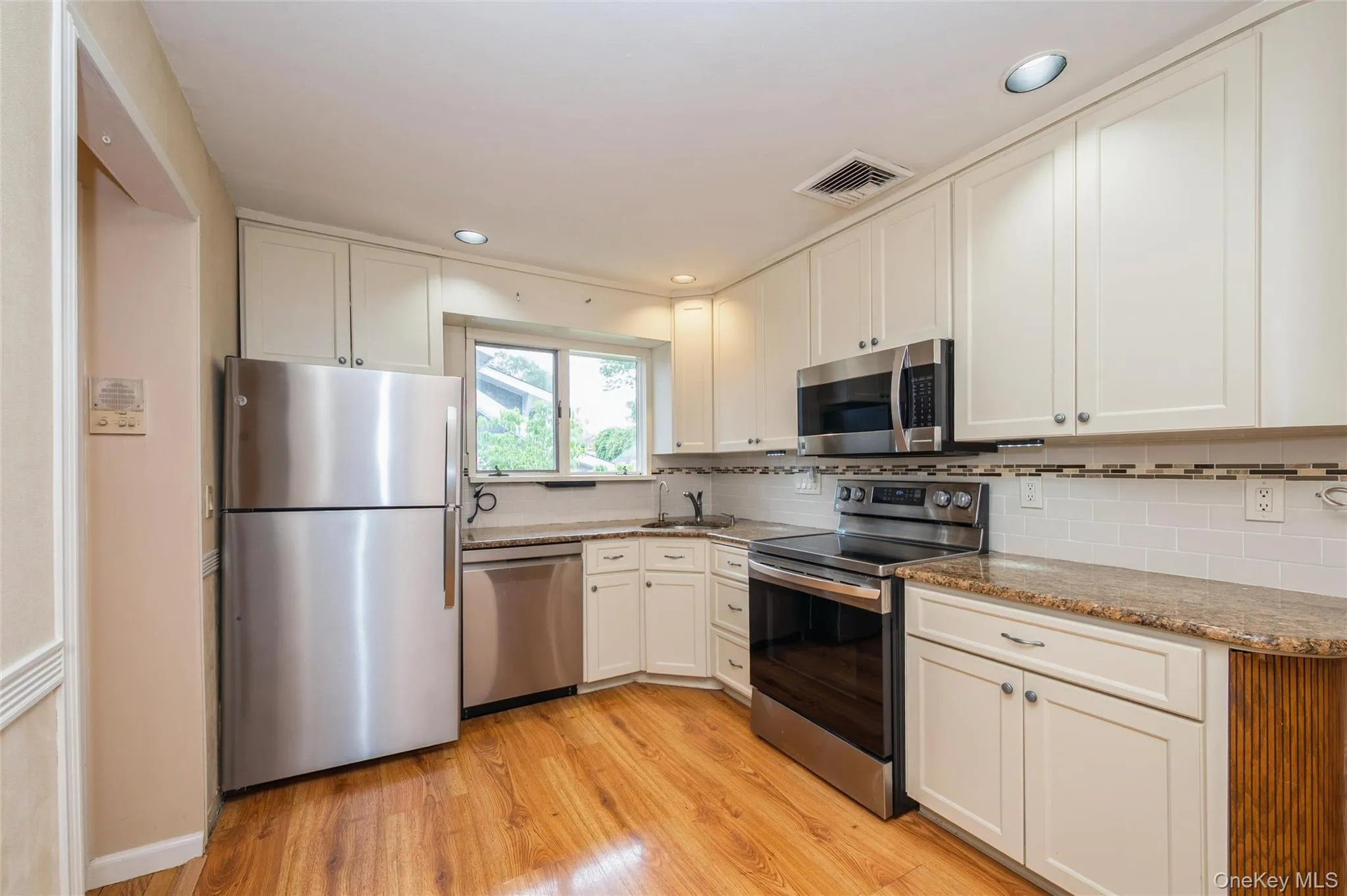 119 Norwood Avenue, Hempstead, NY, 3 Bedrooms Bedrooms, 6 Rooms Rooms,2 BathroomsBathrooms,Residential,For Rent,Norwood,0,1017128 119 Norwood Avenue, Hempstead, NY, 3 Bedrooms Bedrooms, 6 Rooms Rooms,2 BathroomsBathrooms,Residential,For Rent,Norwood,0,1017128